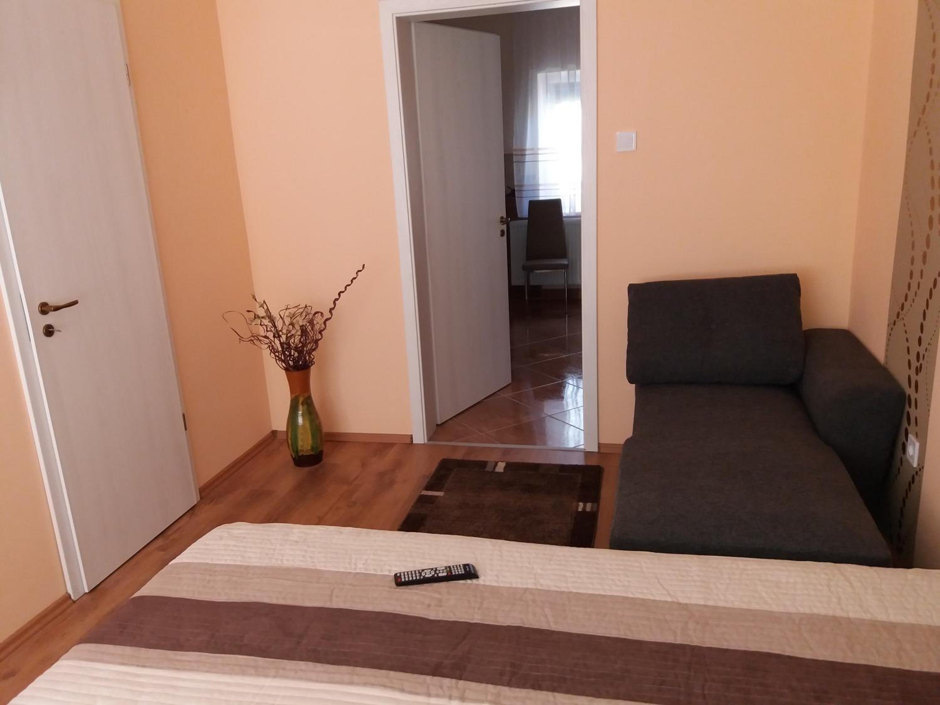 Double Room with Private Bathroom - Photo 4