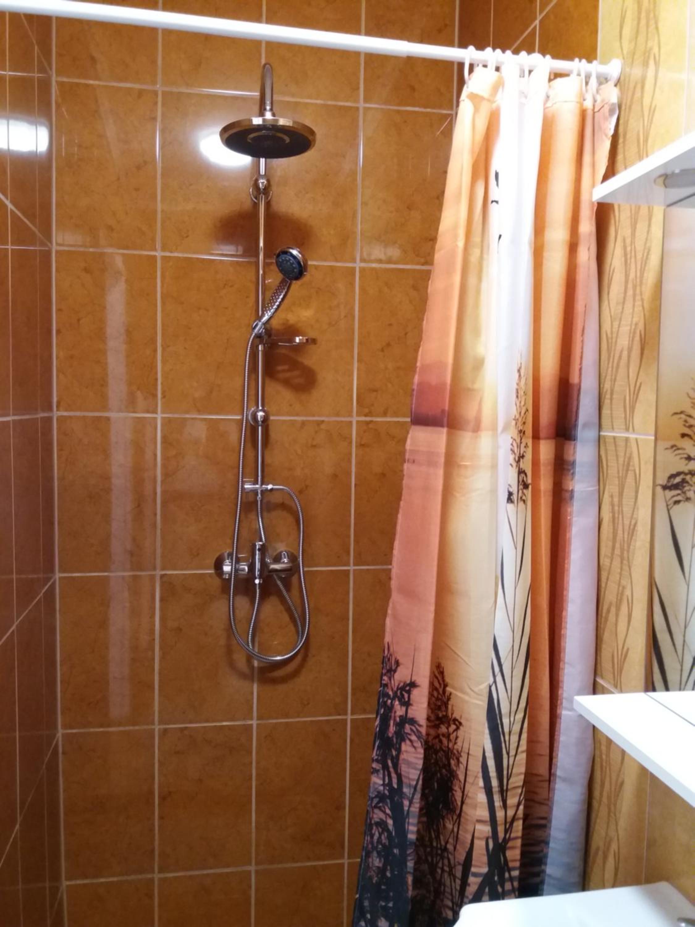Double Room with Private Bathroom - Photo 6