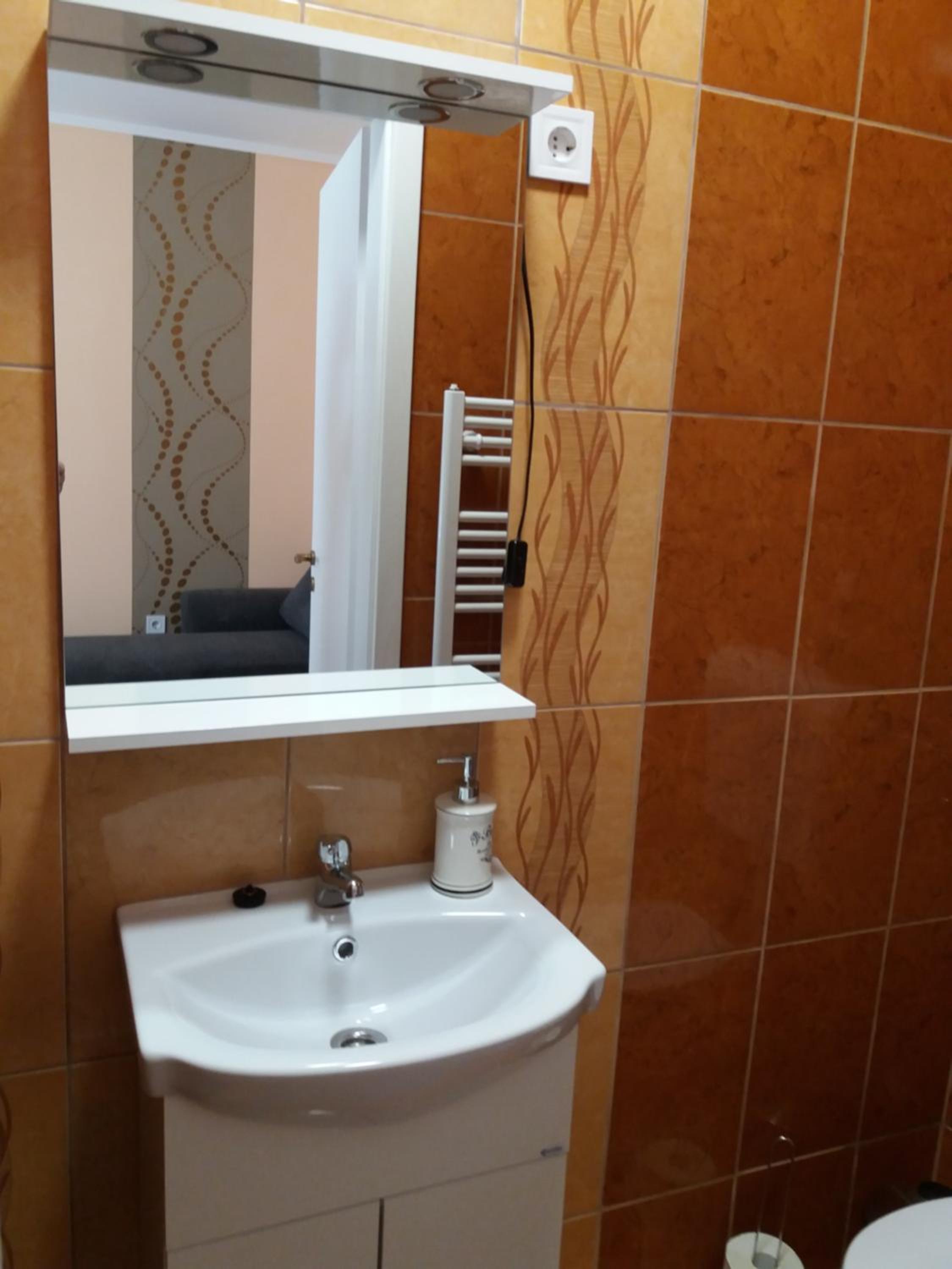Double Room with Private Bathroom - Photo 7