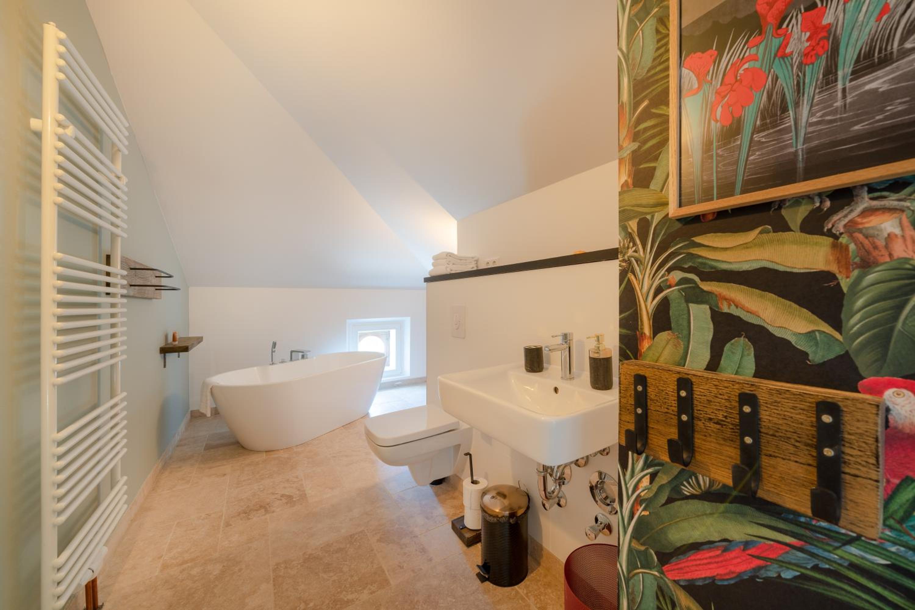 One-Bedroom Apartment - Photo 3
