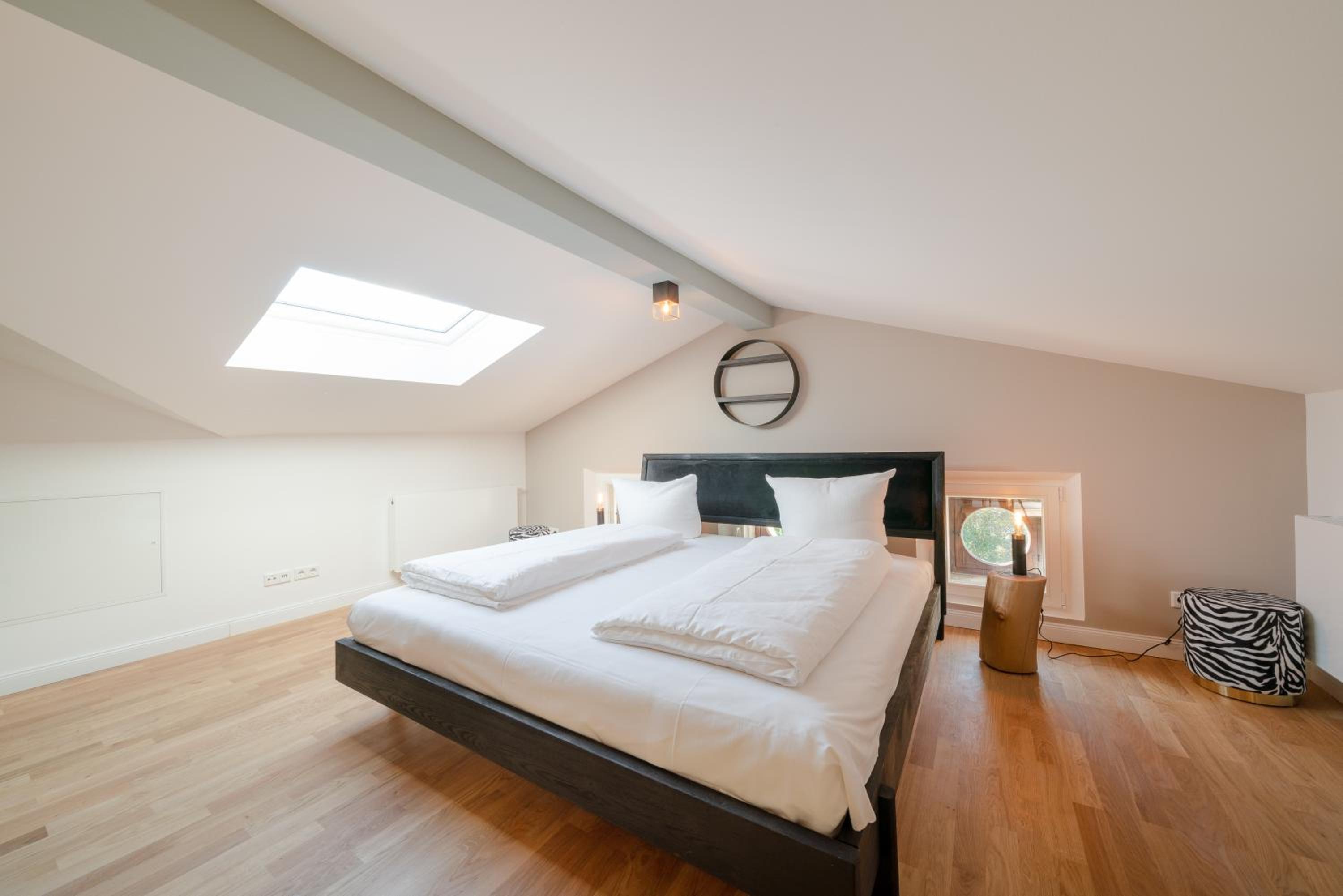 One-Bedroom Apartment - Photo 2