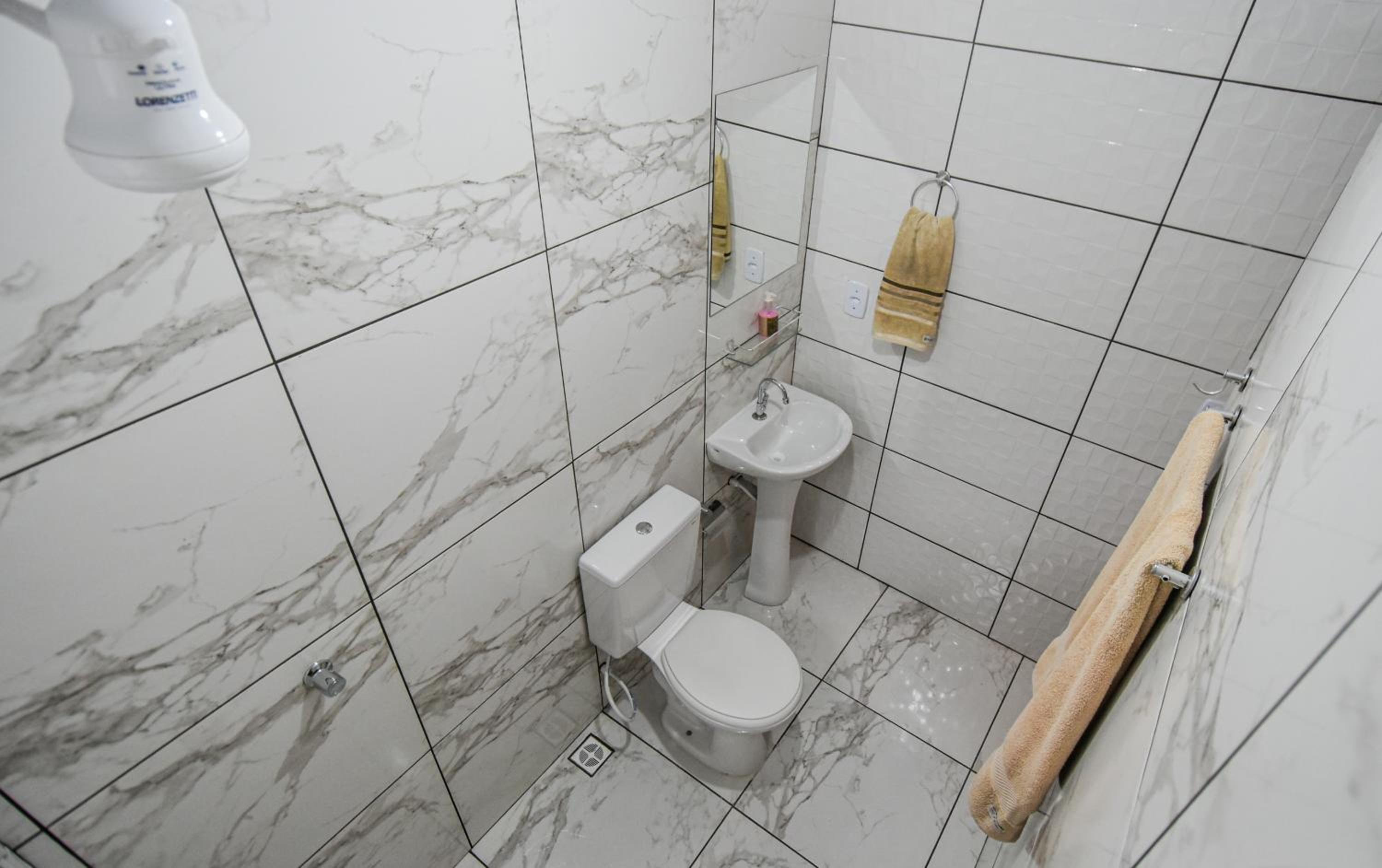 Double Room with Private Bathroom - Photo 4