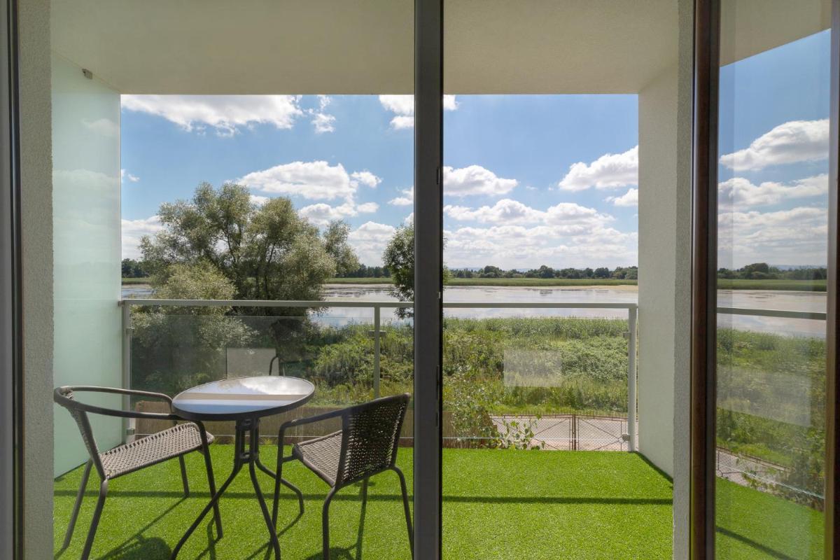 Family Room with Lake View - Photo 1