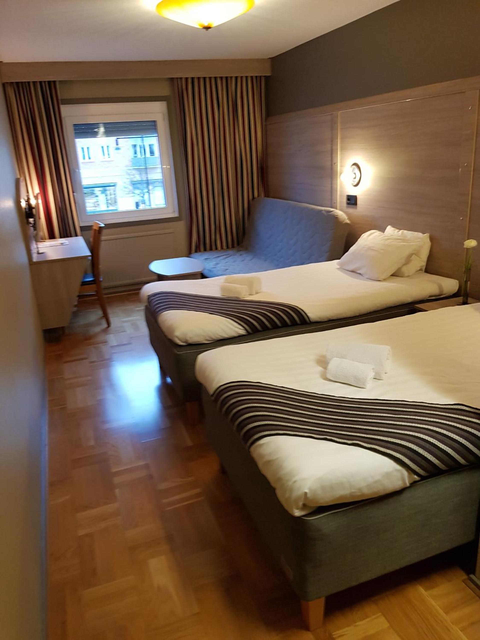 Twin Room - Photo 3