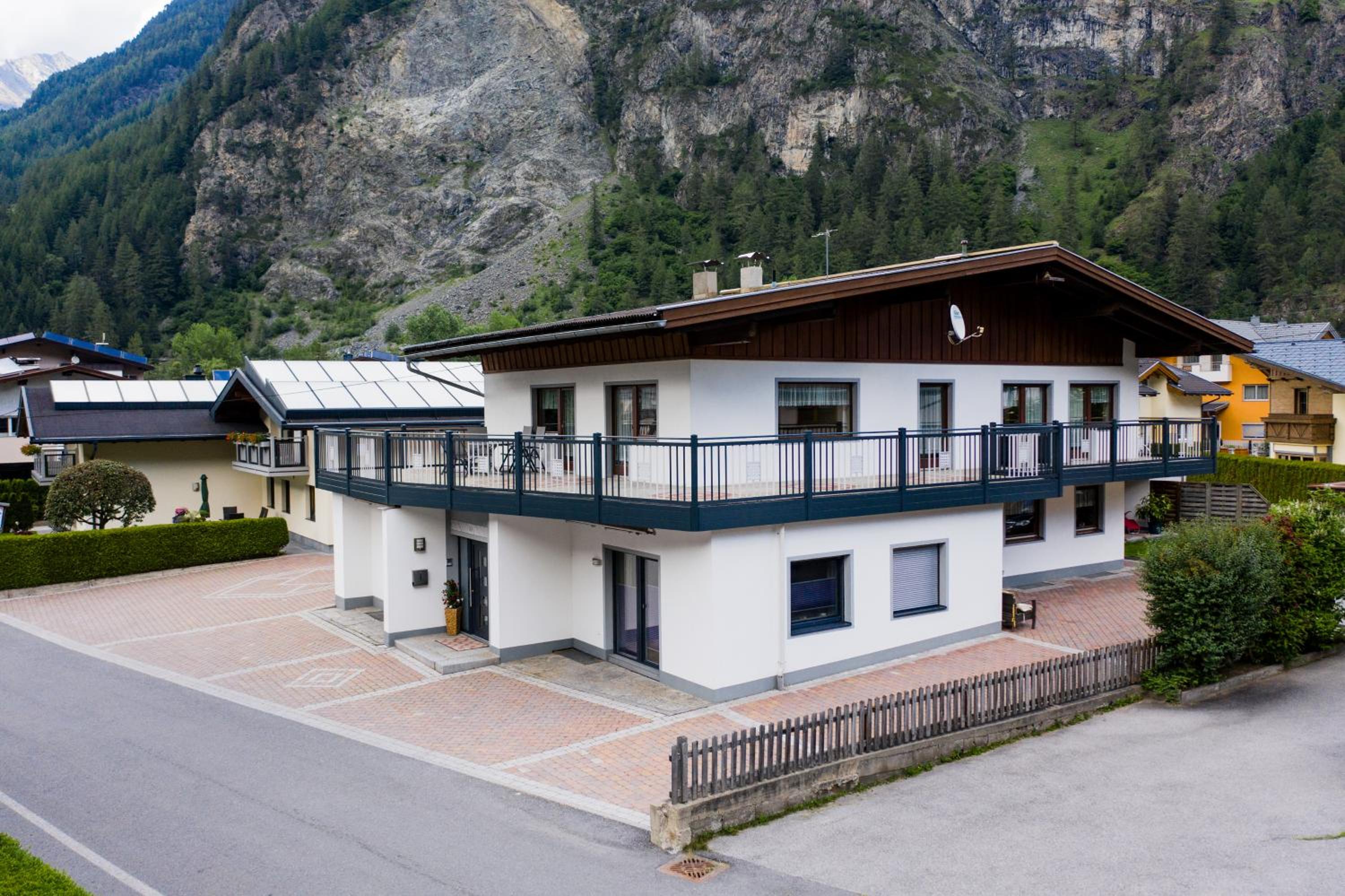 Two-Bedroom Apartment with Terrace photo 3