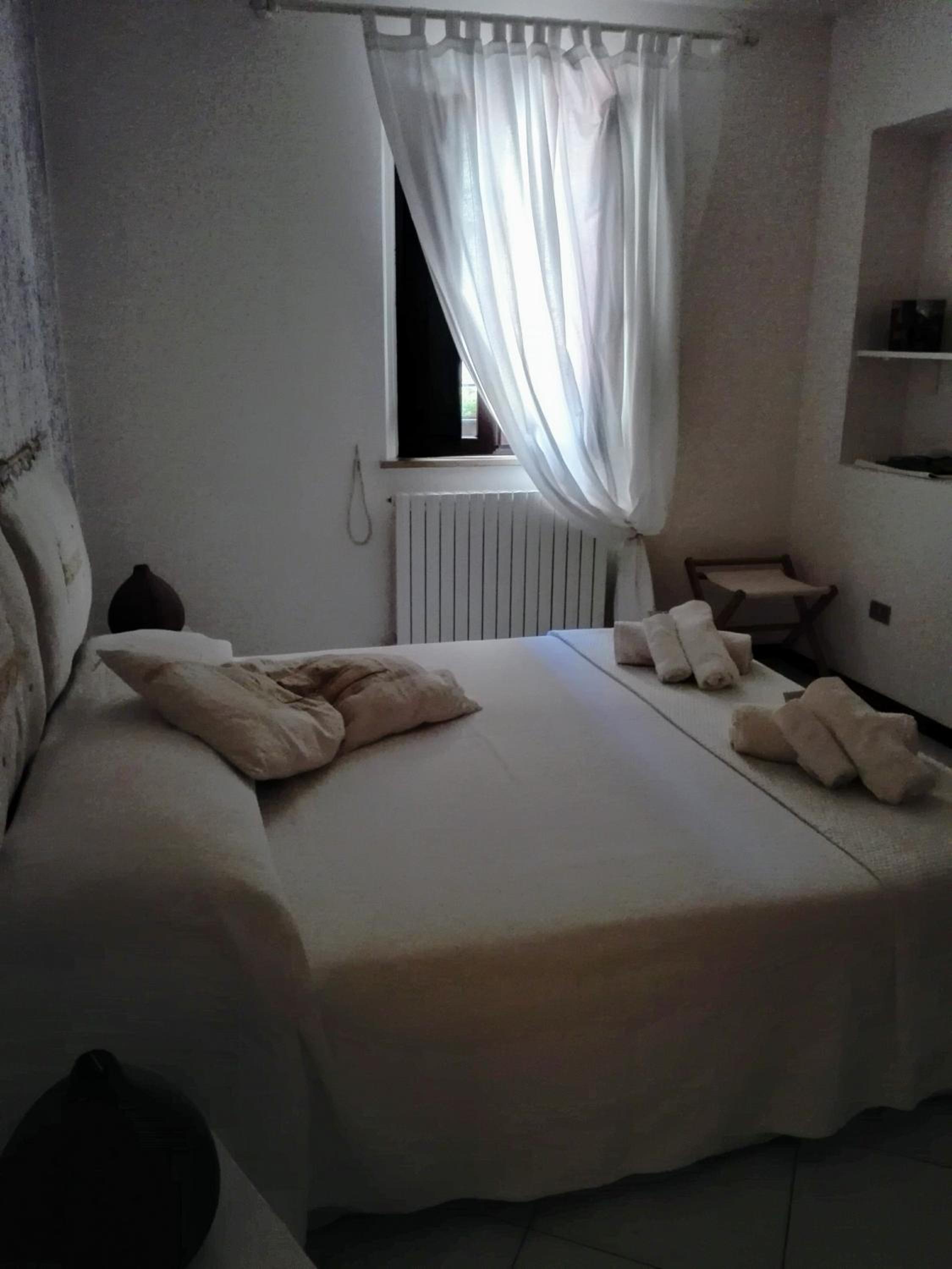 Large Double or Twin Room - Photo 10