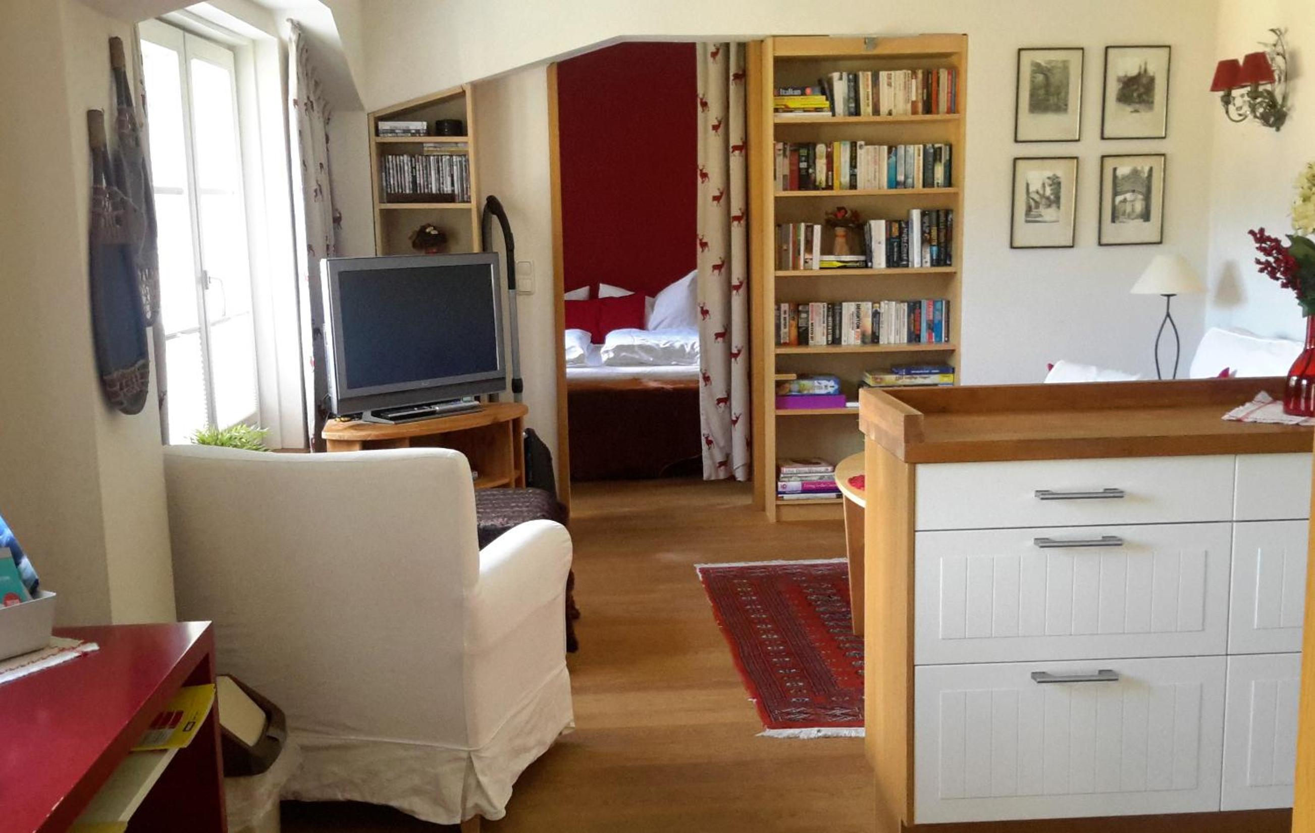 One-Bedroom Apartment photo 1