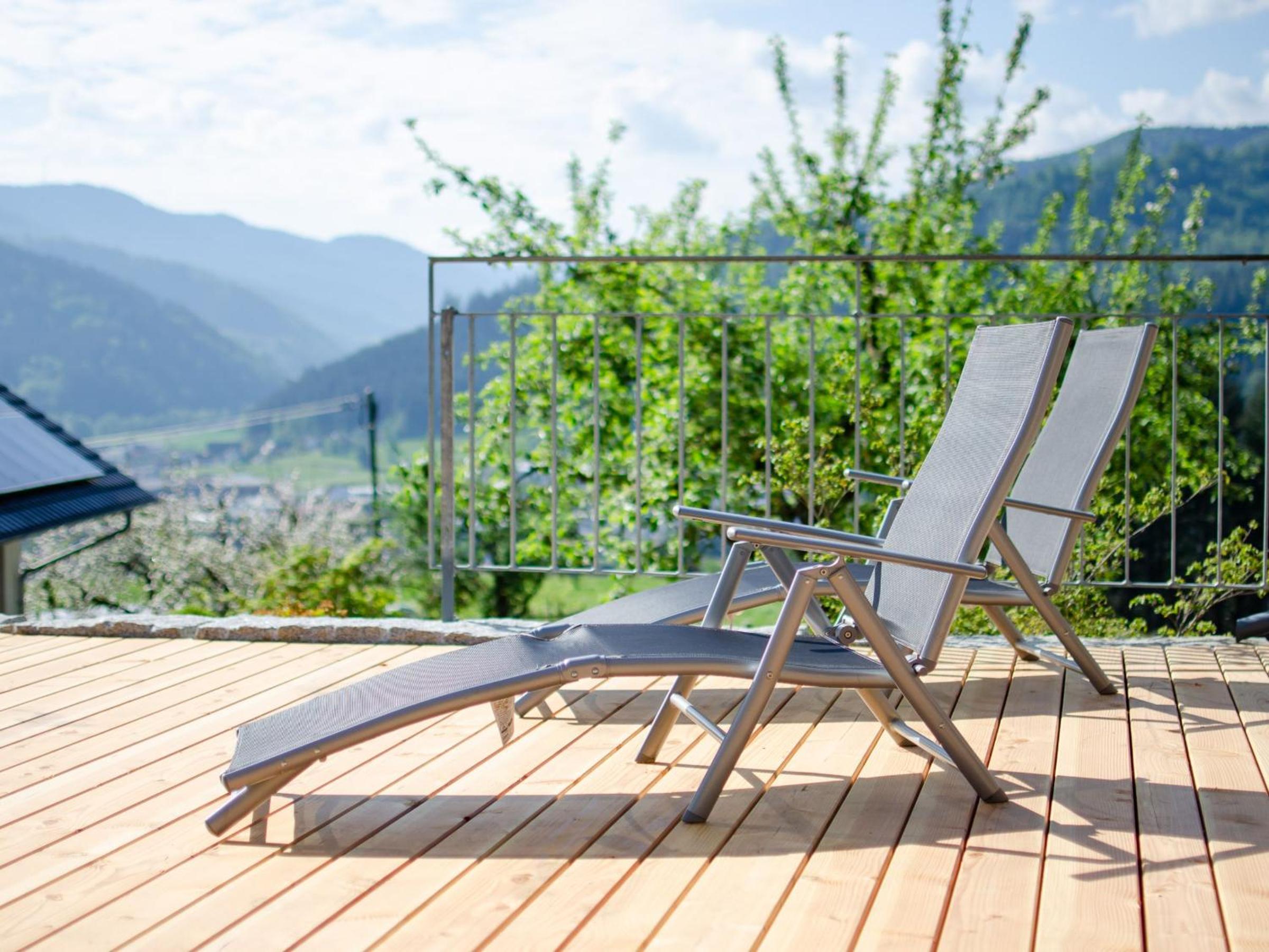 Two-Bedroom Deluxe Apartment with Garden View photo 2