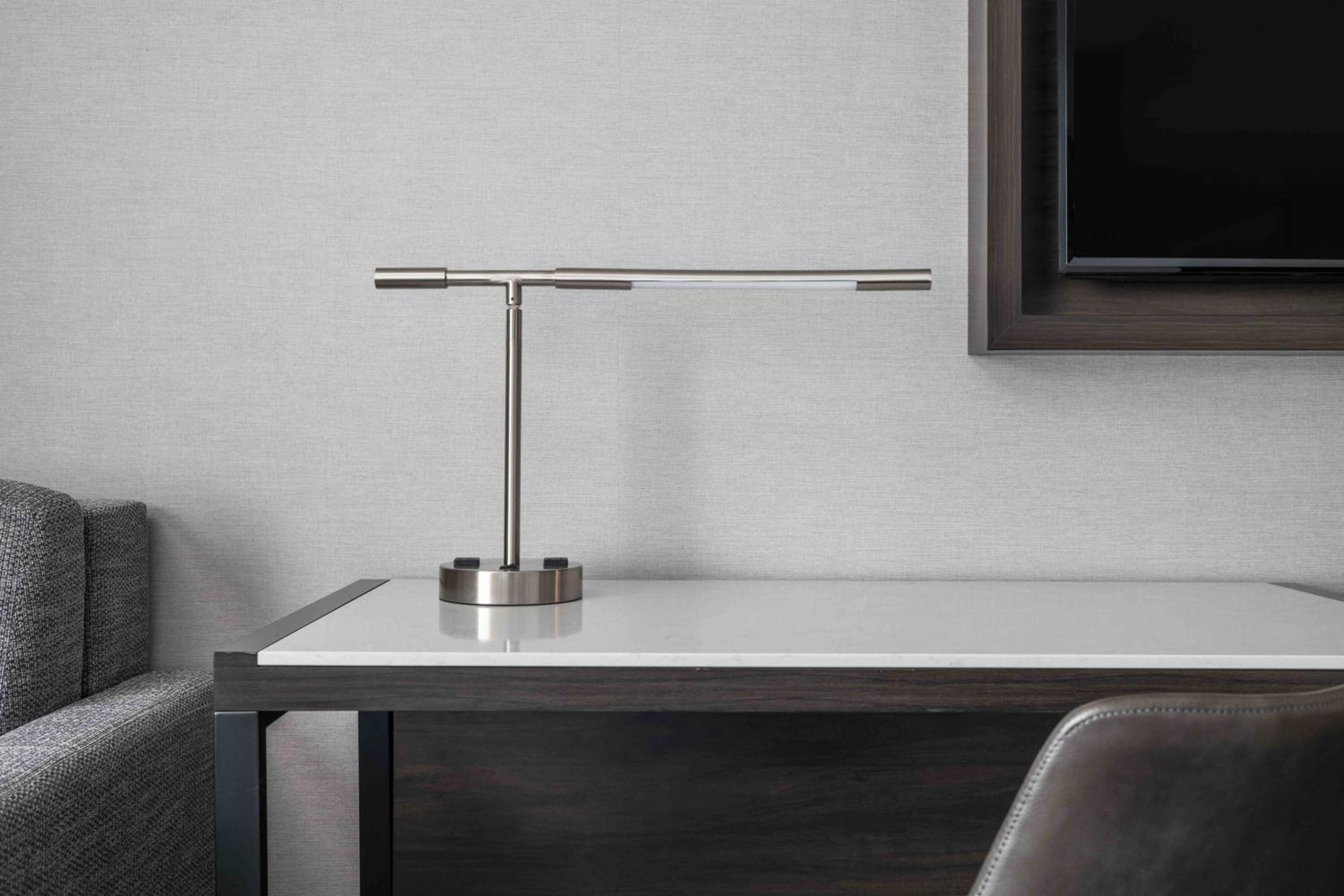 Standard King Room with Mobility Accessible Tub - Photo 4