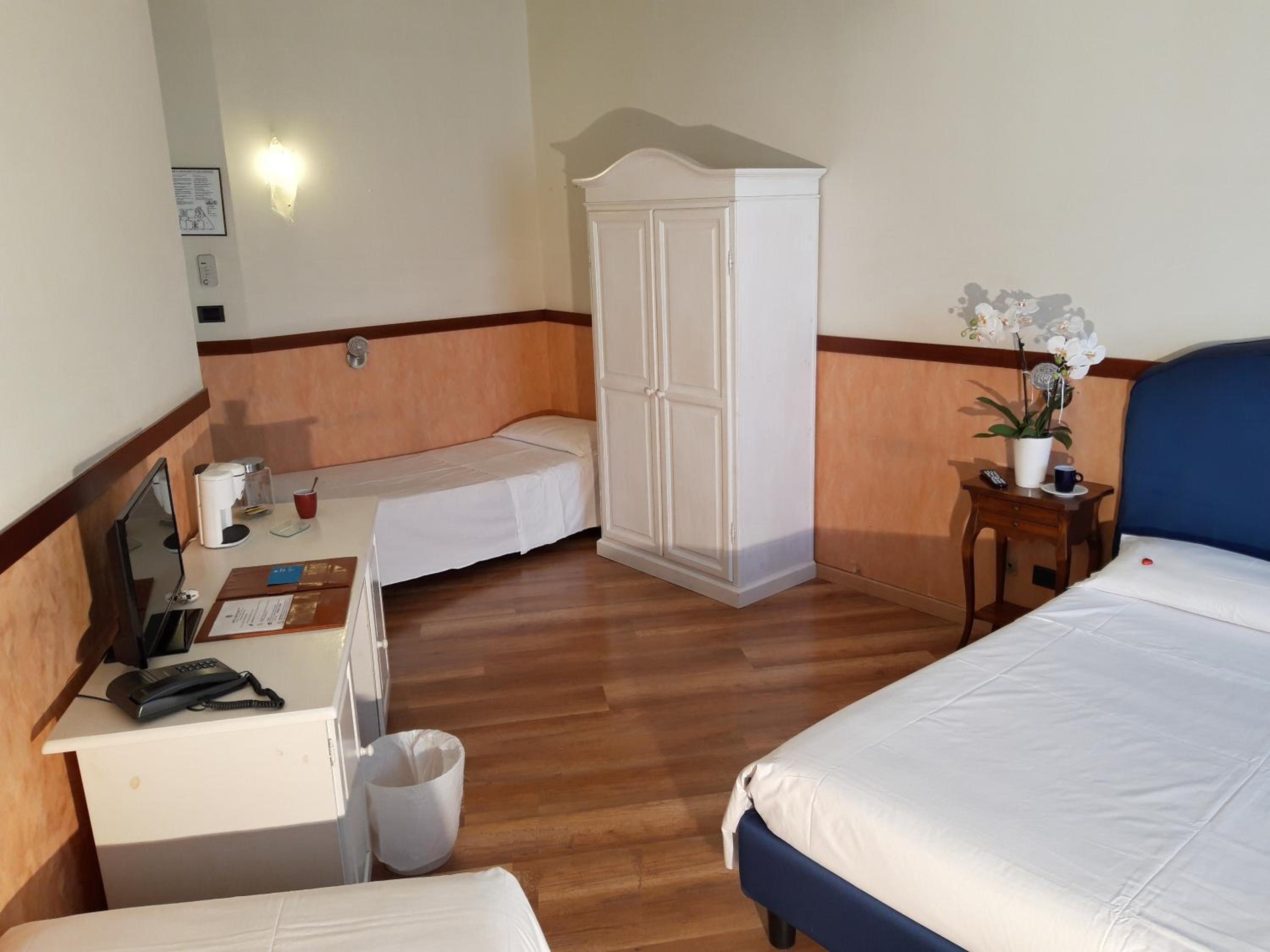 Standard Triple Room - Photo 1