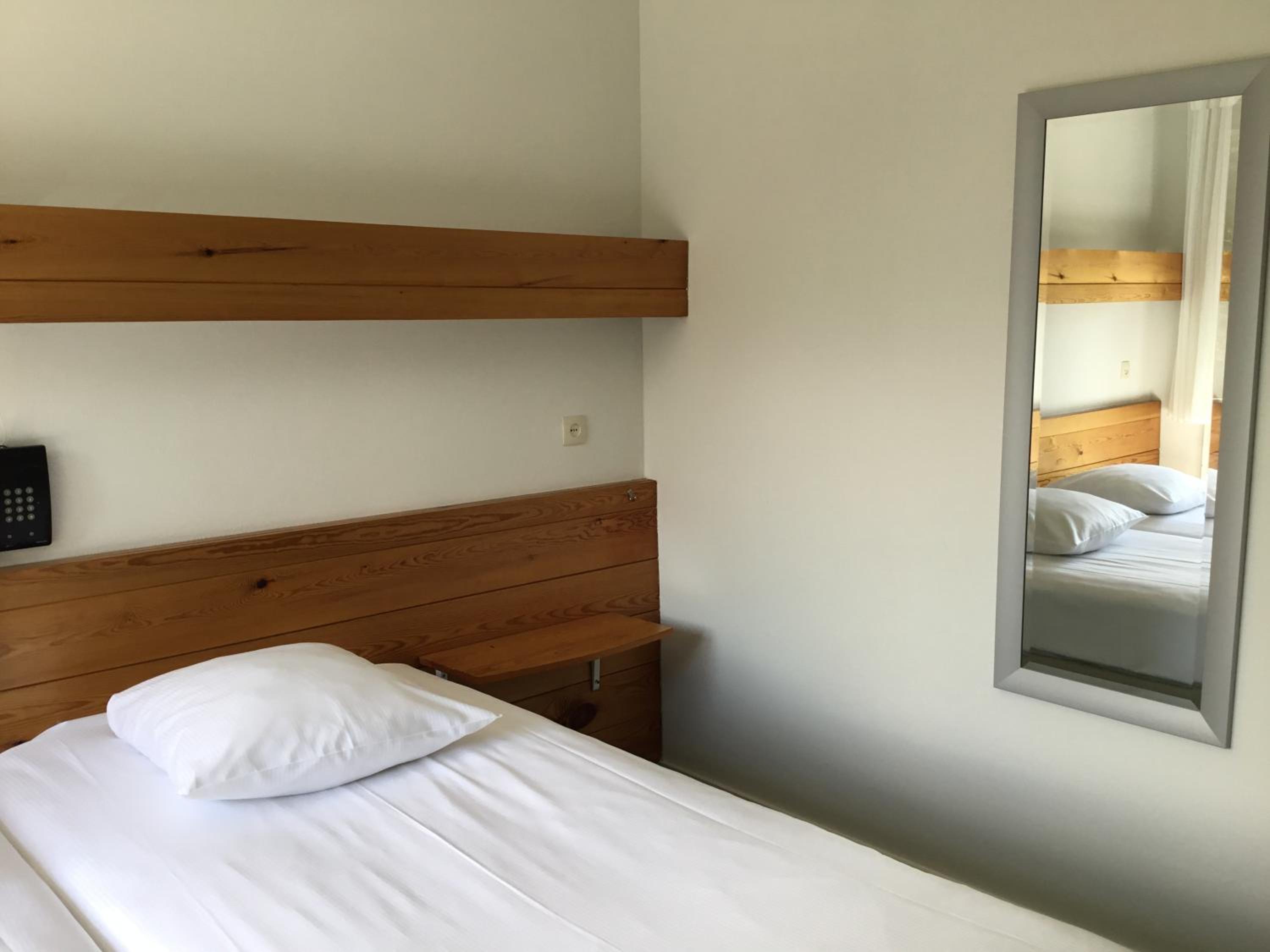 Standard Twin Room - Photo 2
