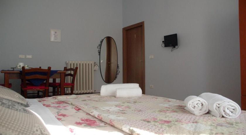 Triple Room with Private External Bathroom photo 2