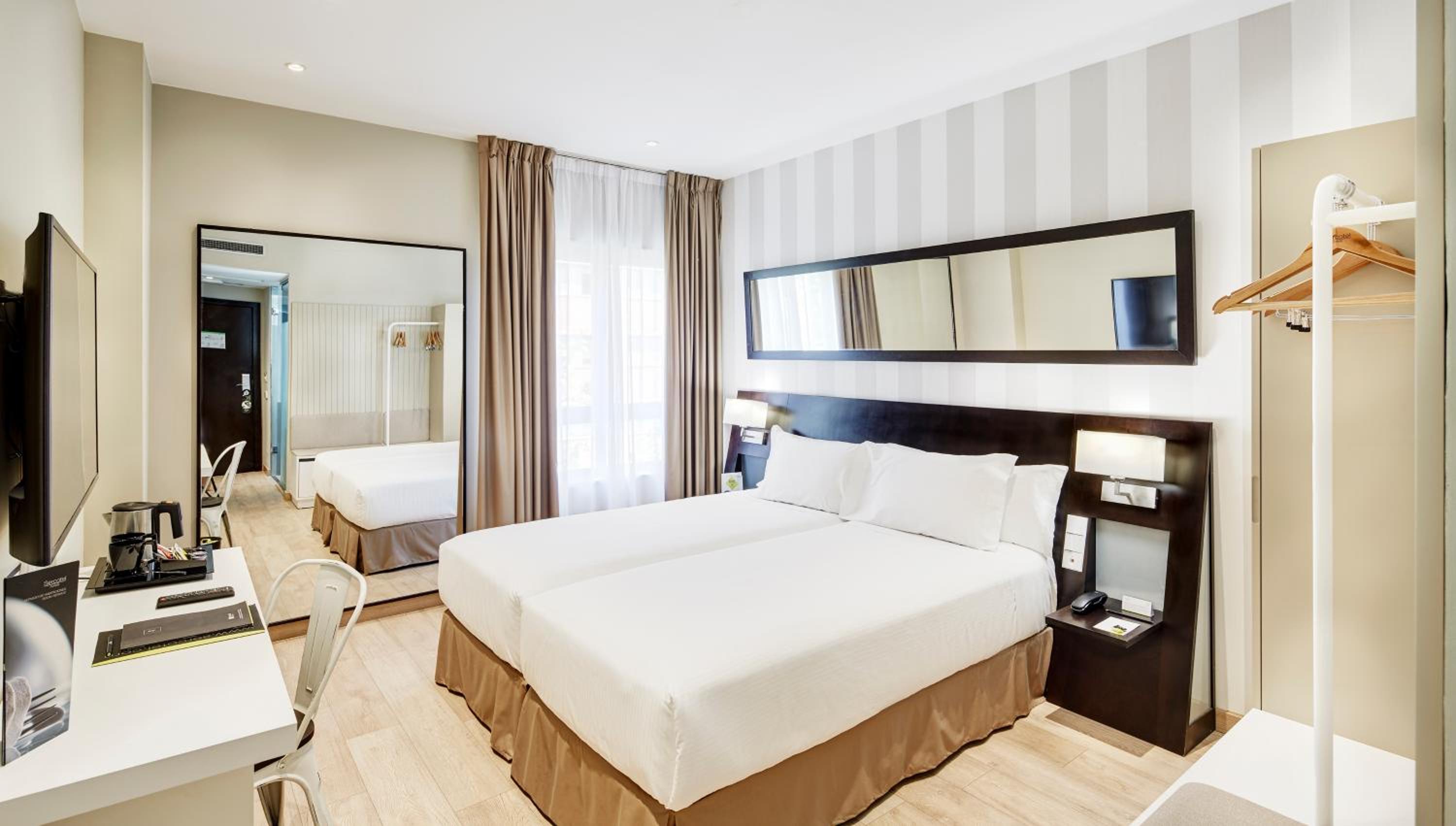 Superior Double or Twin Room - Photo 2