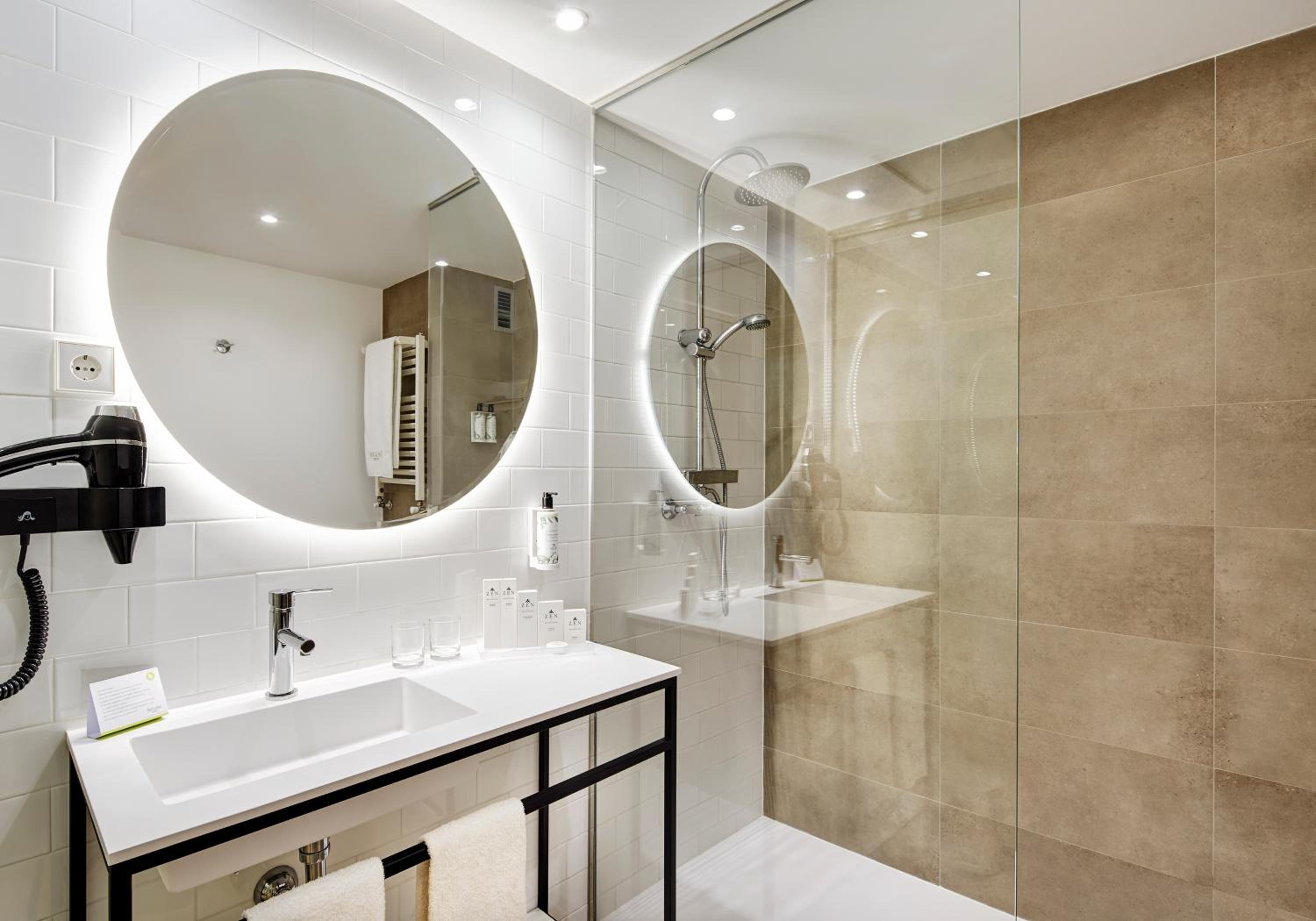 Superior Double or Twin Room - Photo 8