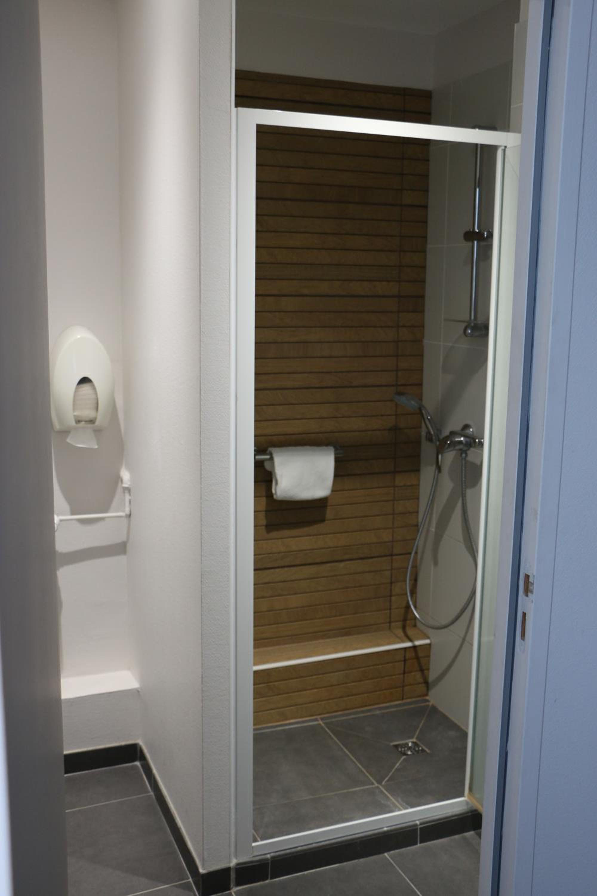 Standard Double Room - Photo 3