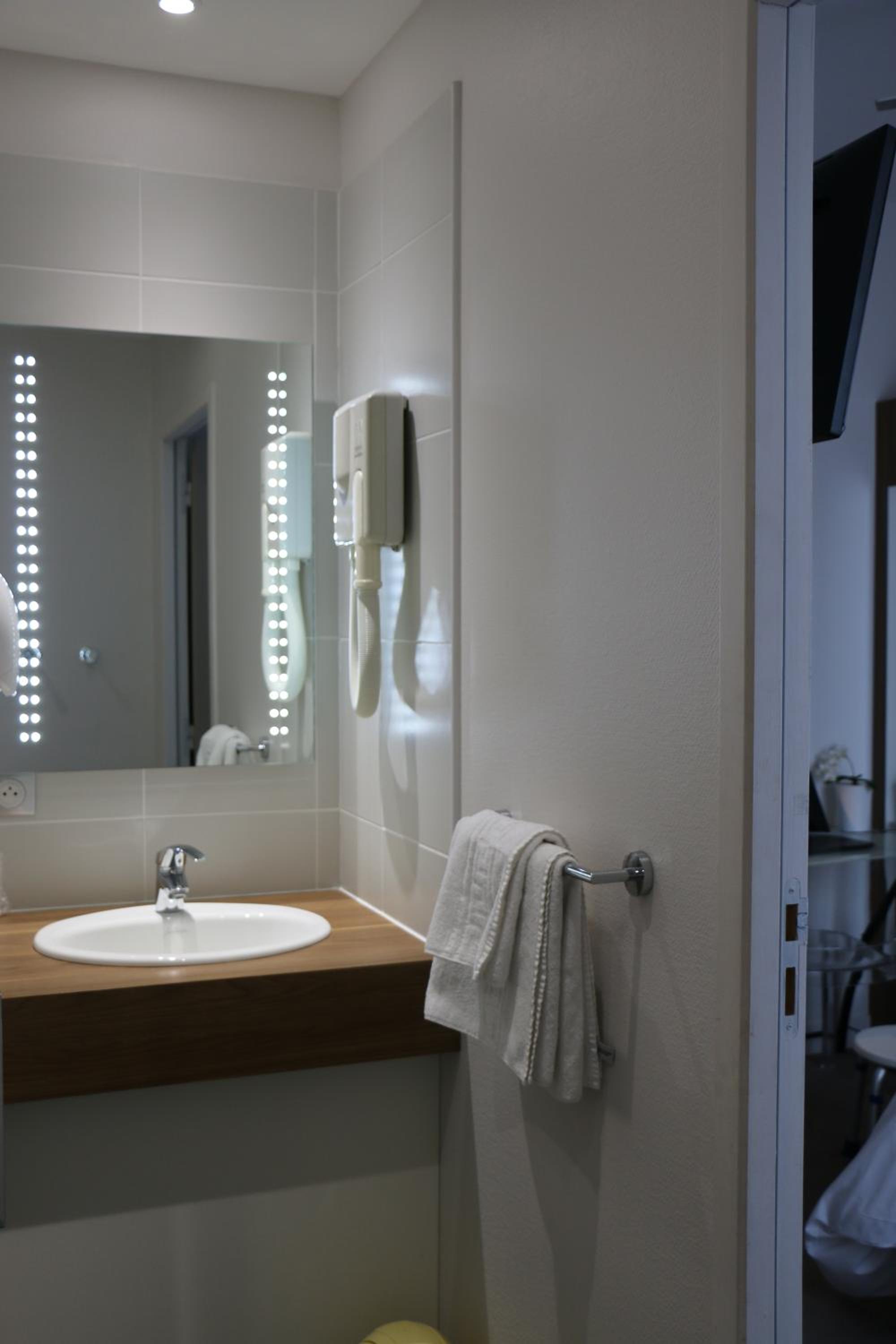 Standard Double Room - Photo 2