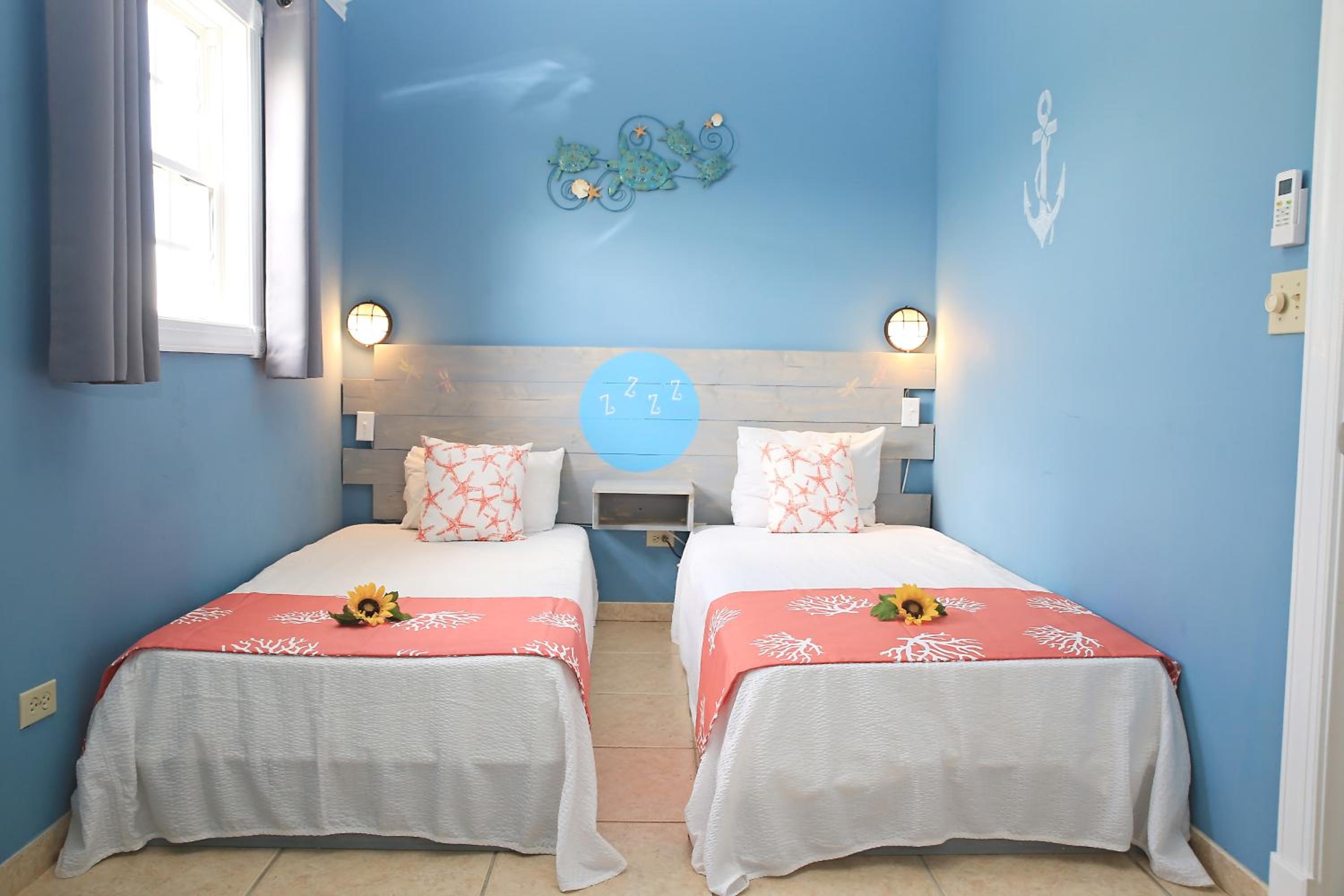 Cabaña de una habitación junto a la playa con vista al jardín – 1 cama King y 2 individuales
