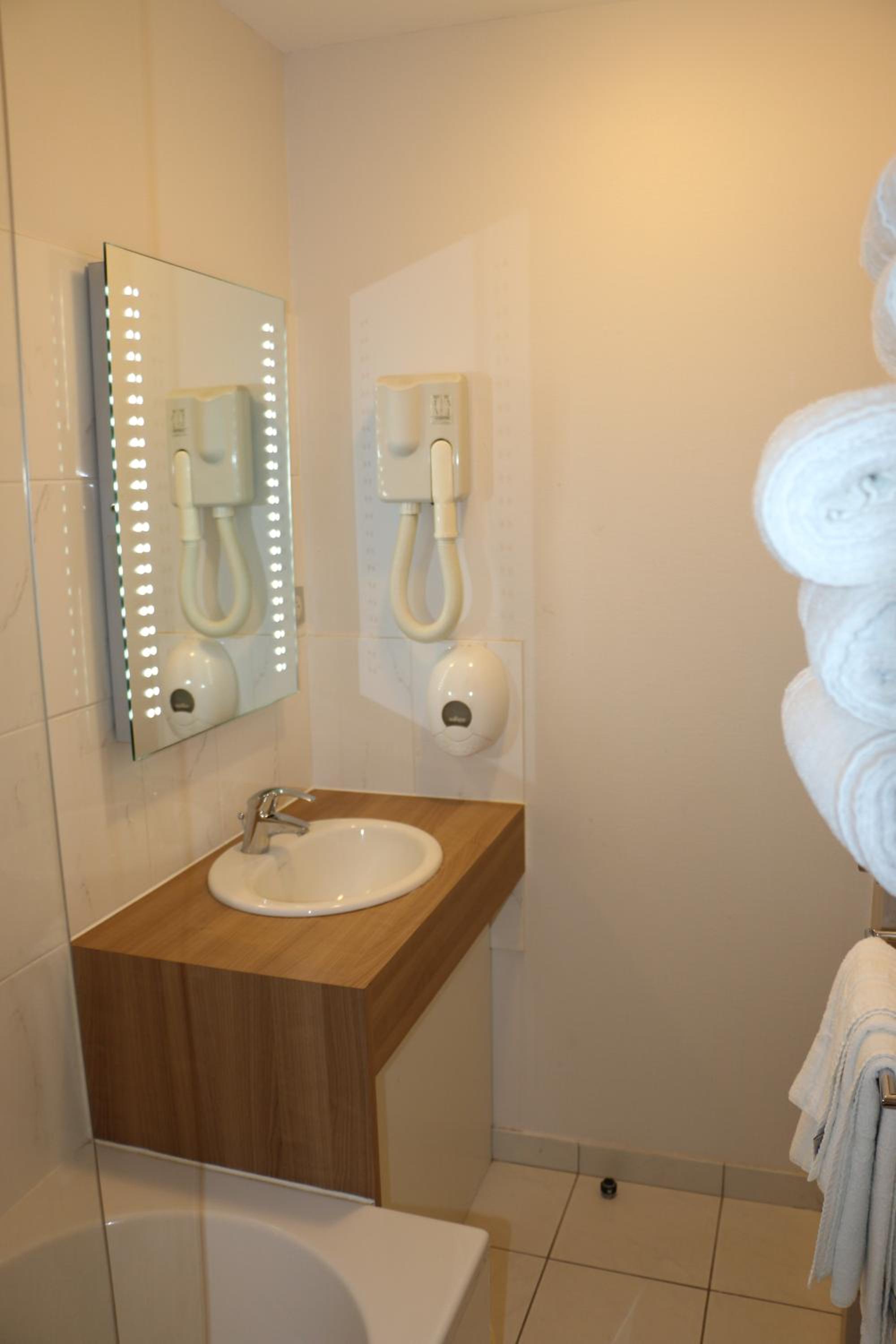 Superior Quadruple Room - Photo 2