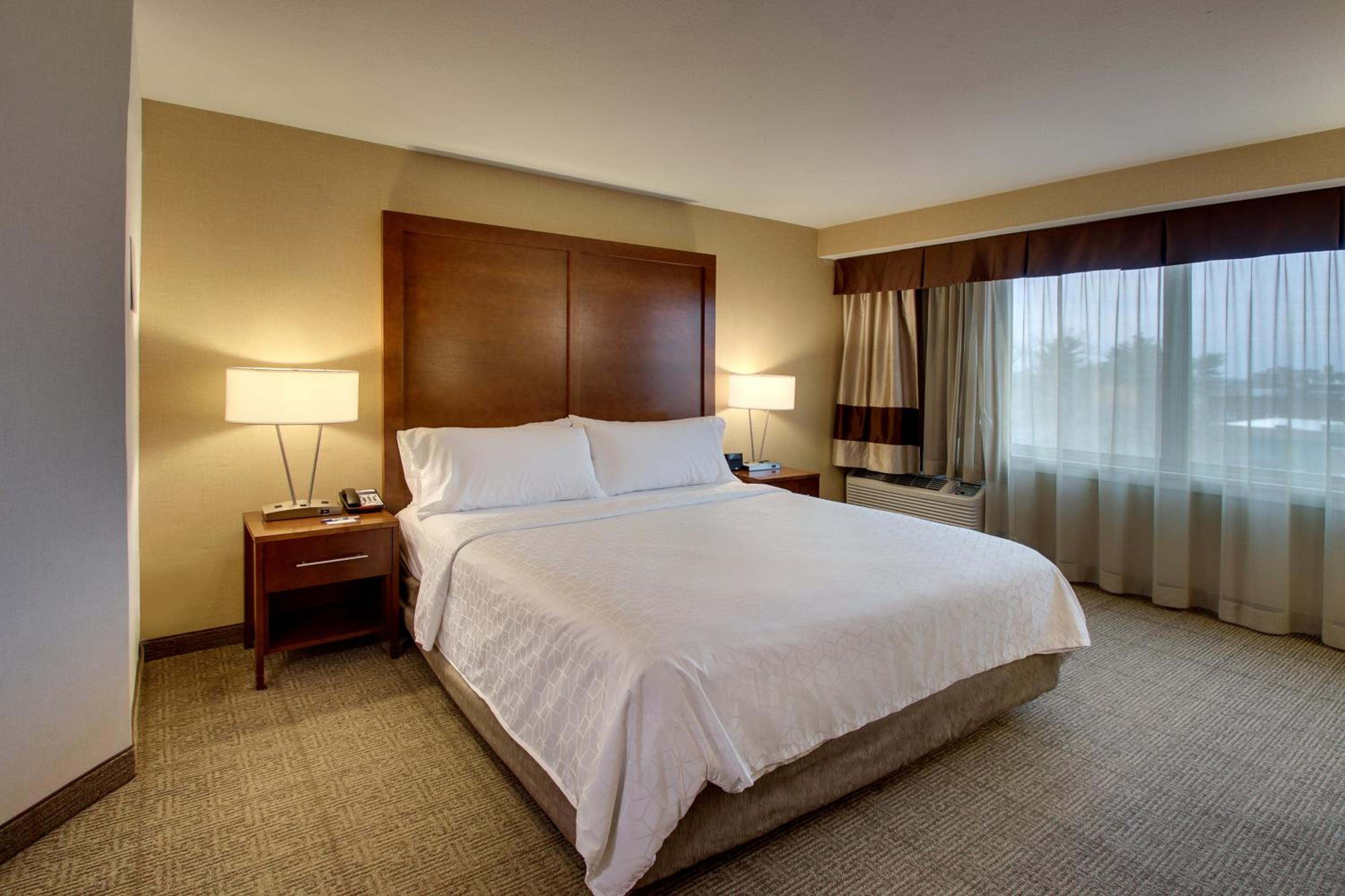 Standard King Room - Photo 3