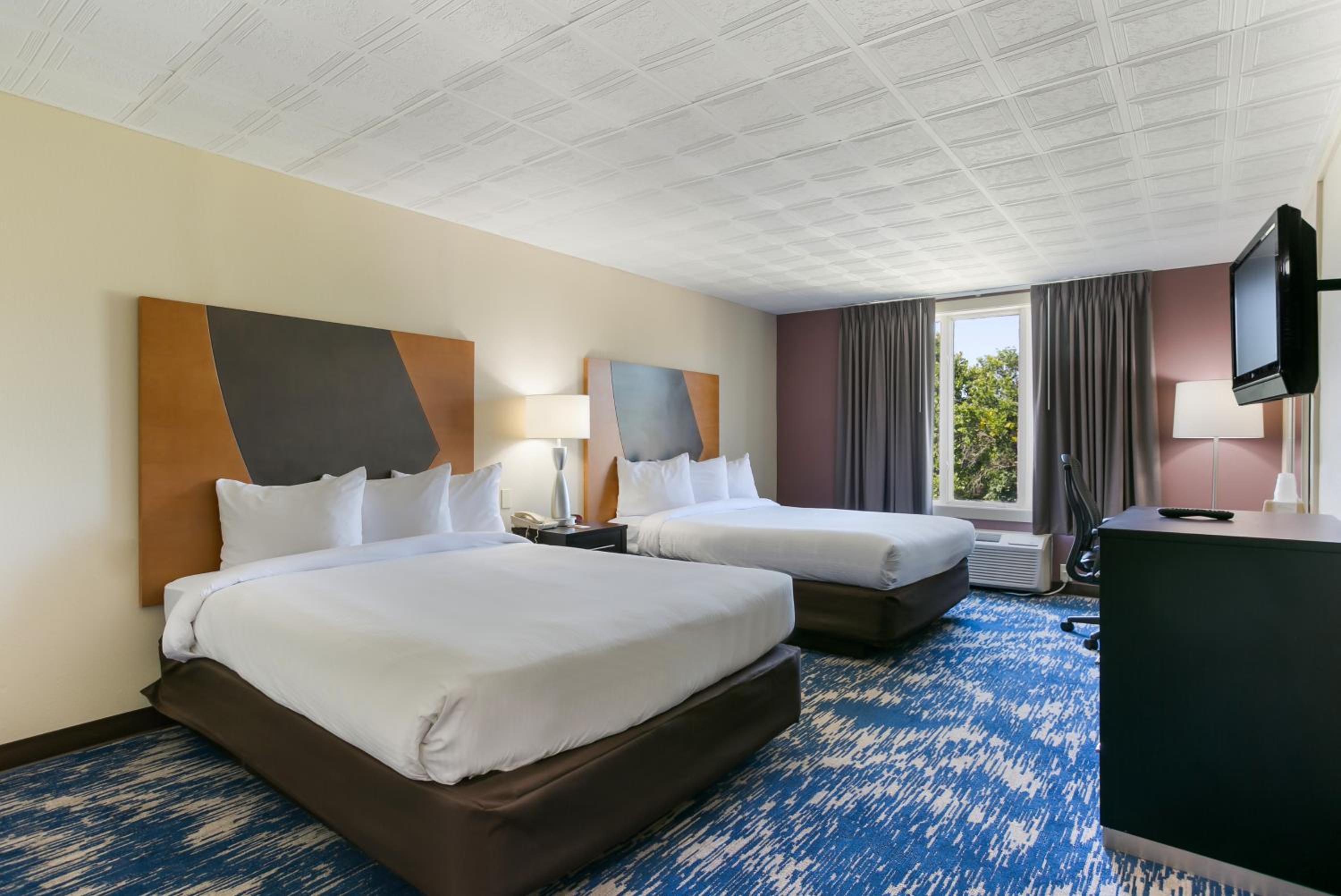 Deluxe Room with Two Queen Beds - Photo 2
