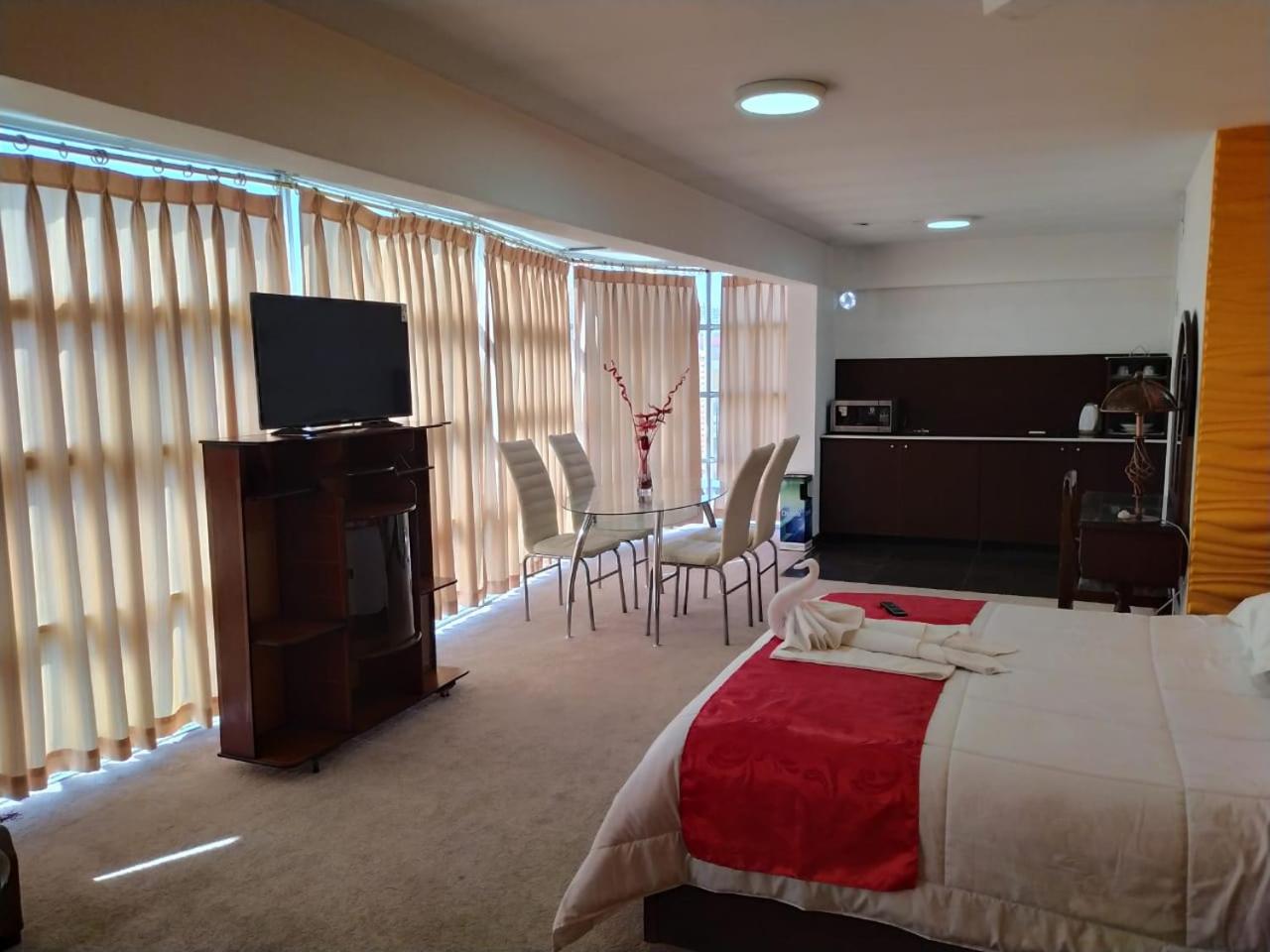Superior Family Room photo 2