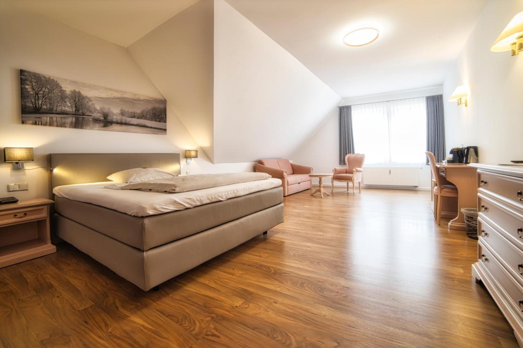 Deluxe Double Room - Photo 11