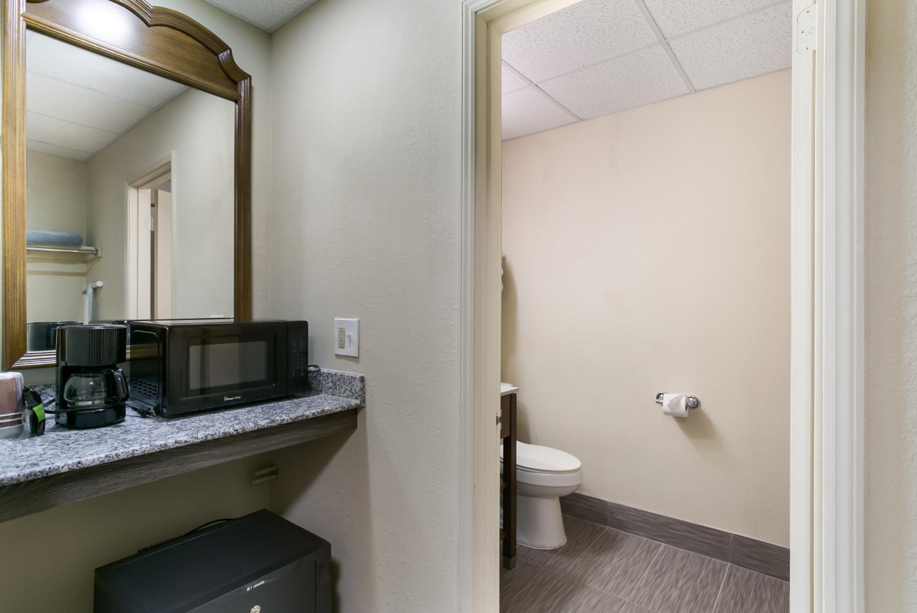 Deluxe King Room - Photo 3