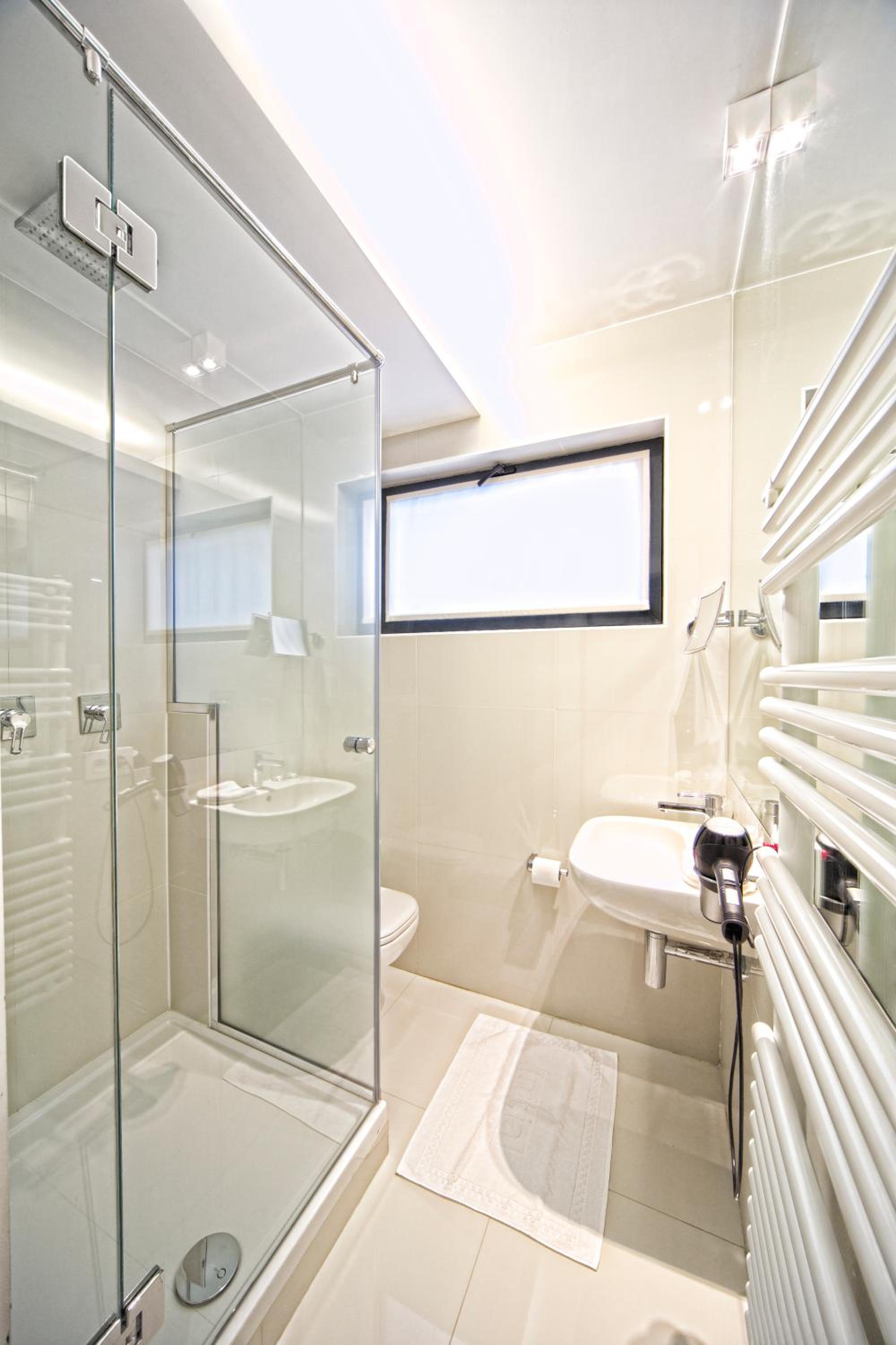Double Room - Photo 10