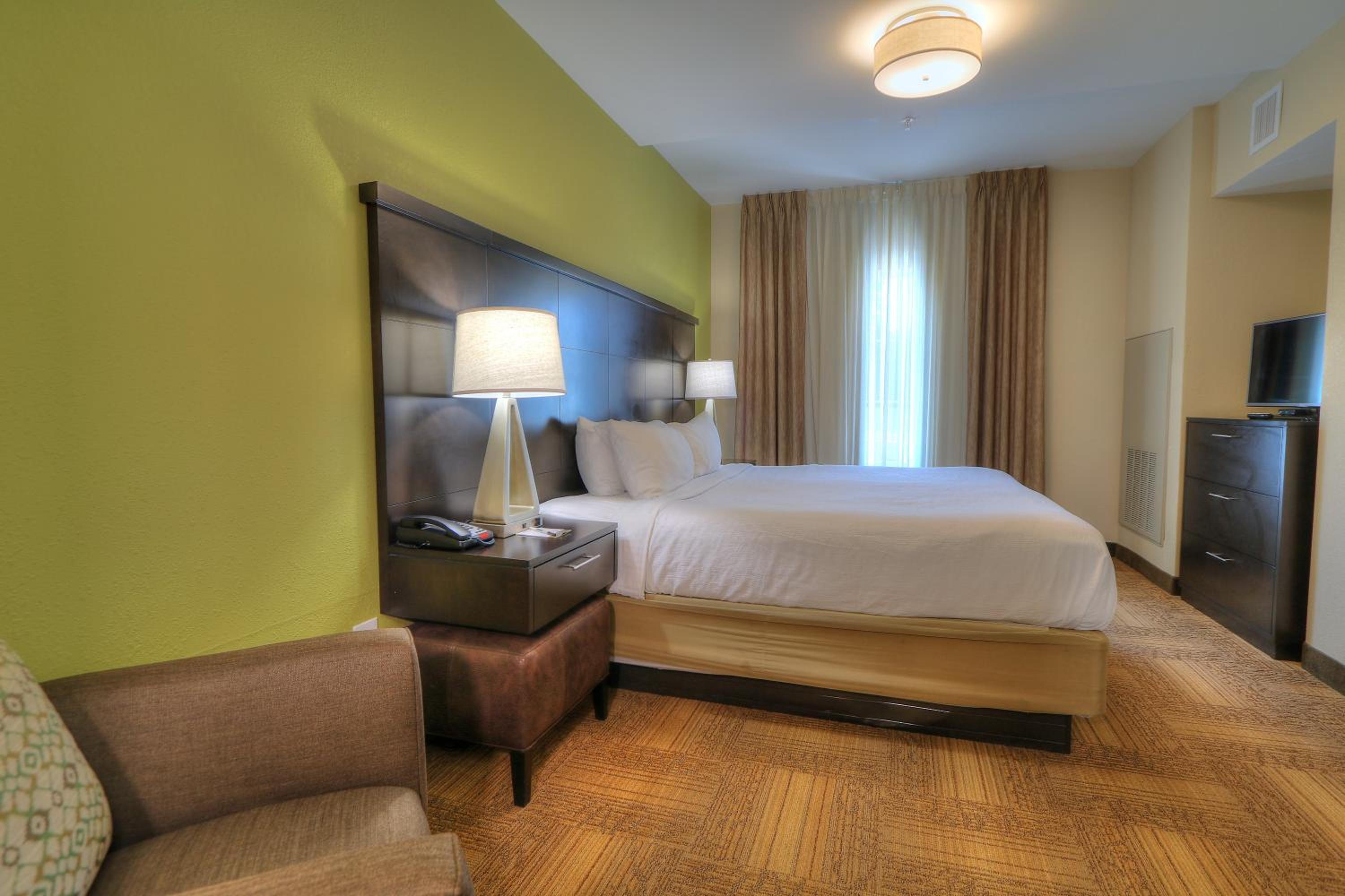 Queen Studio Suite with Shower - Mobility Accessible photo 1