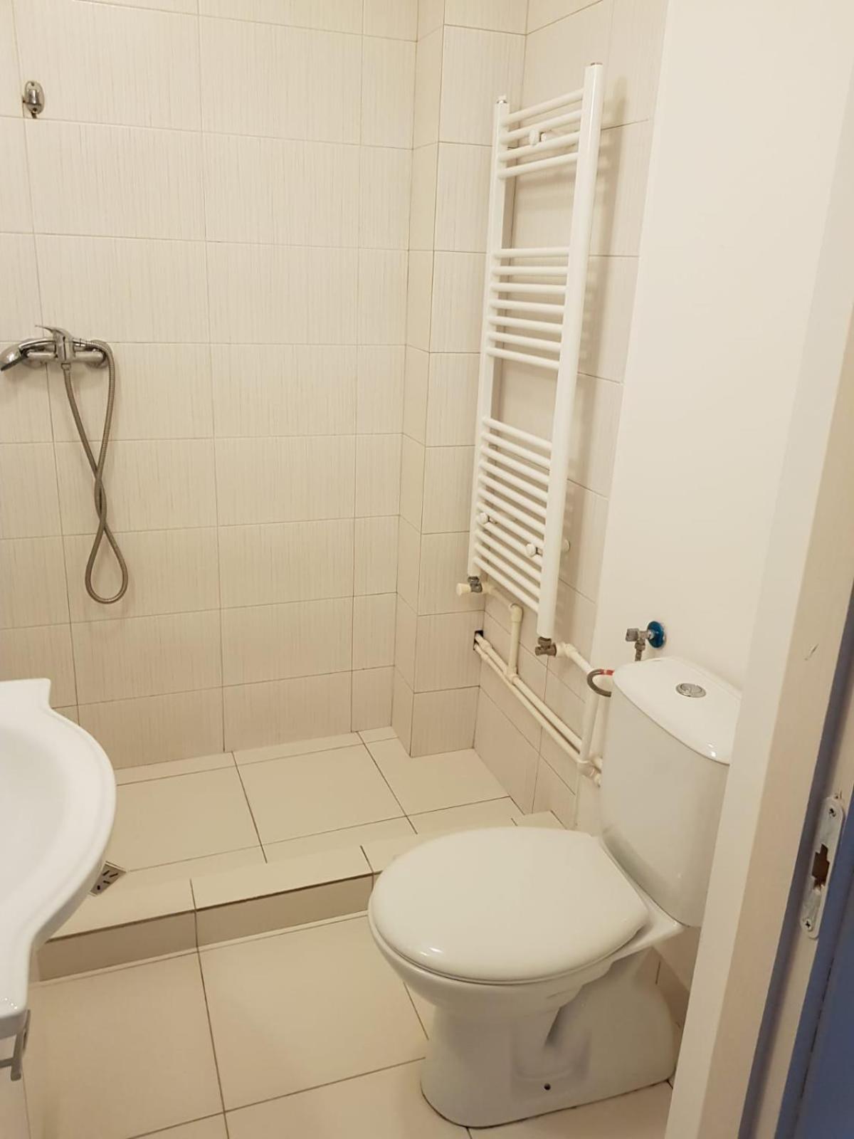 One-Bedroom Apartment - Photo 6