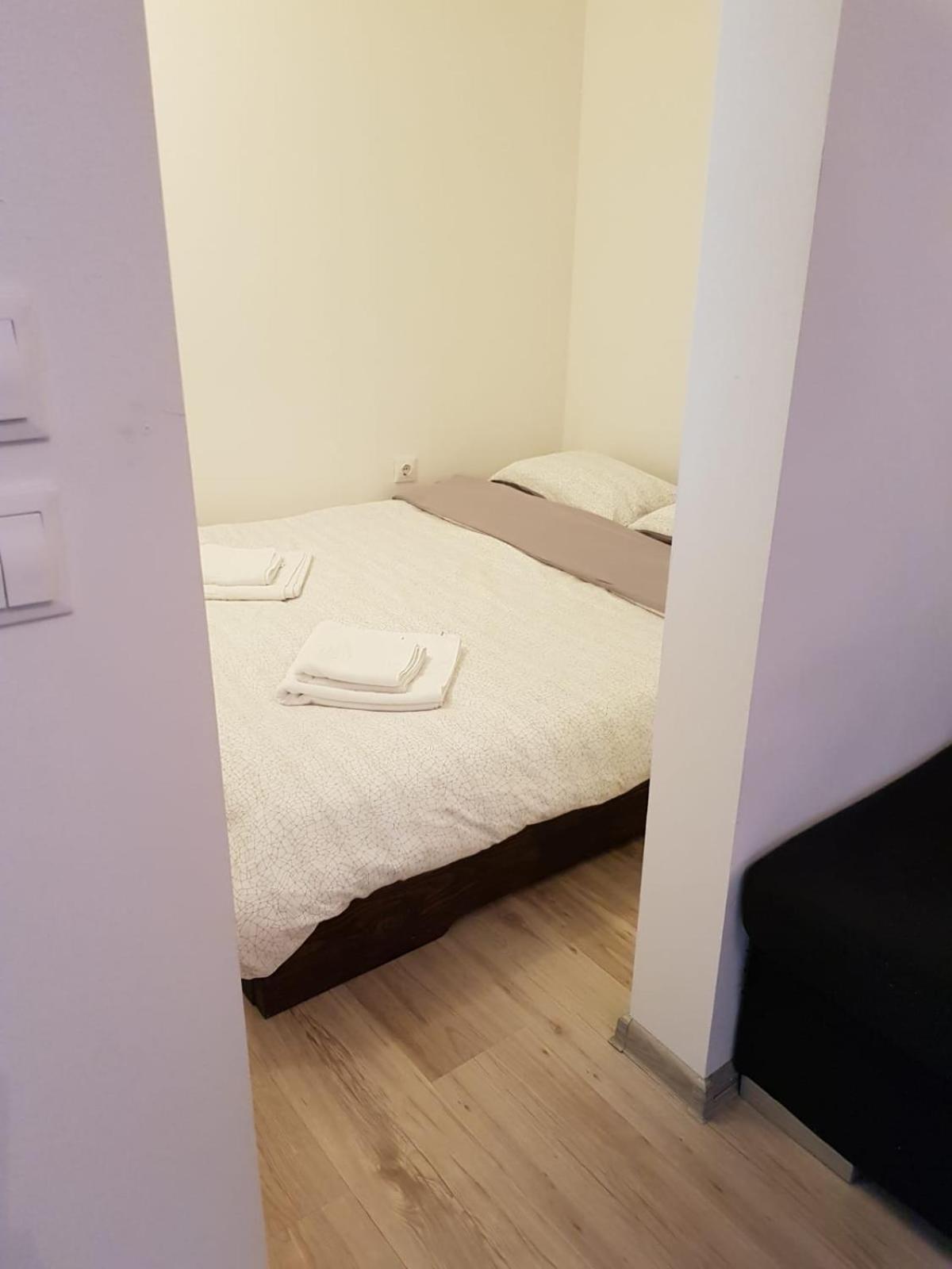 One-Bedroom Apartment - Photo 11