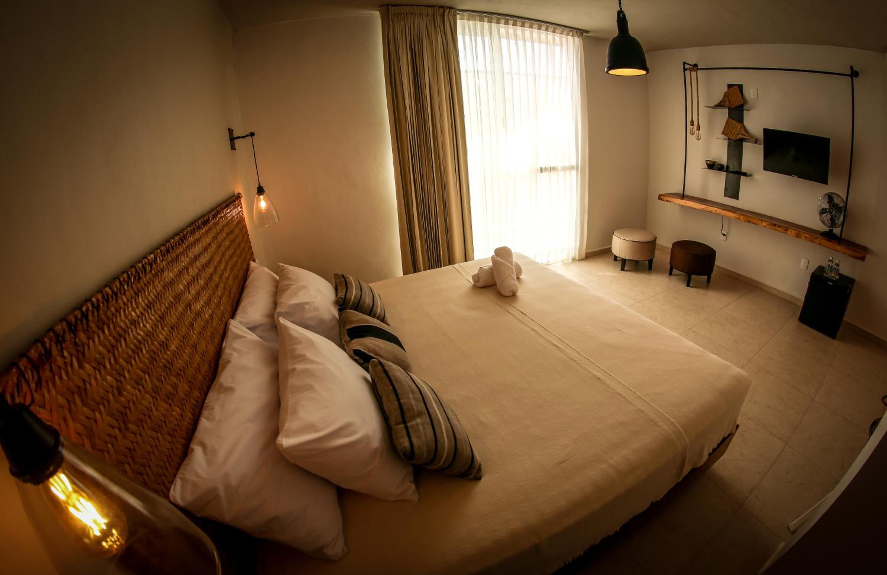 Superior King Room - Photo 8