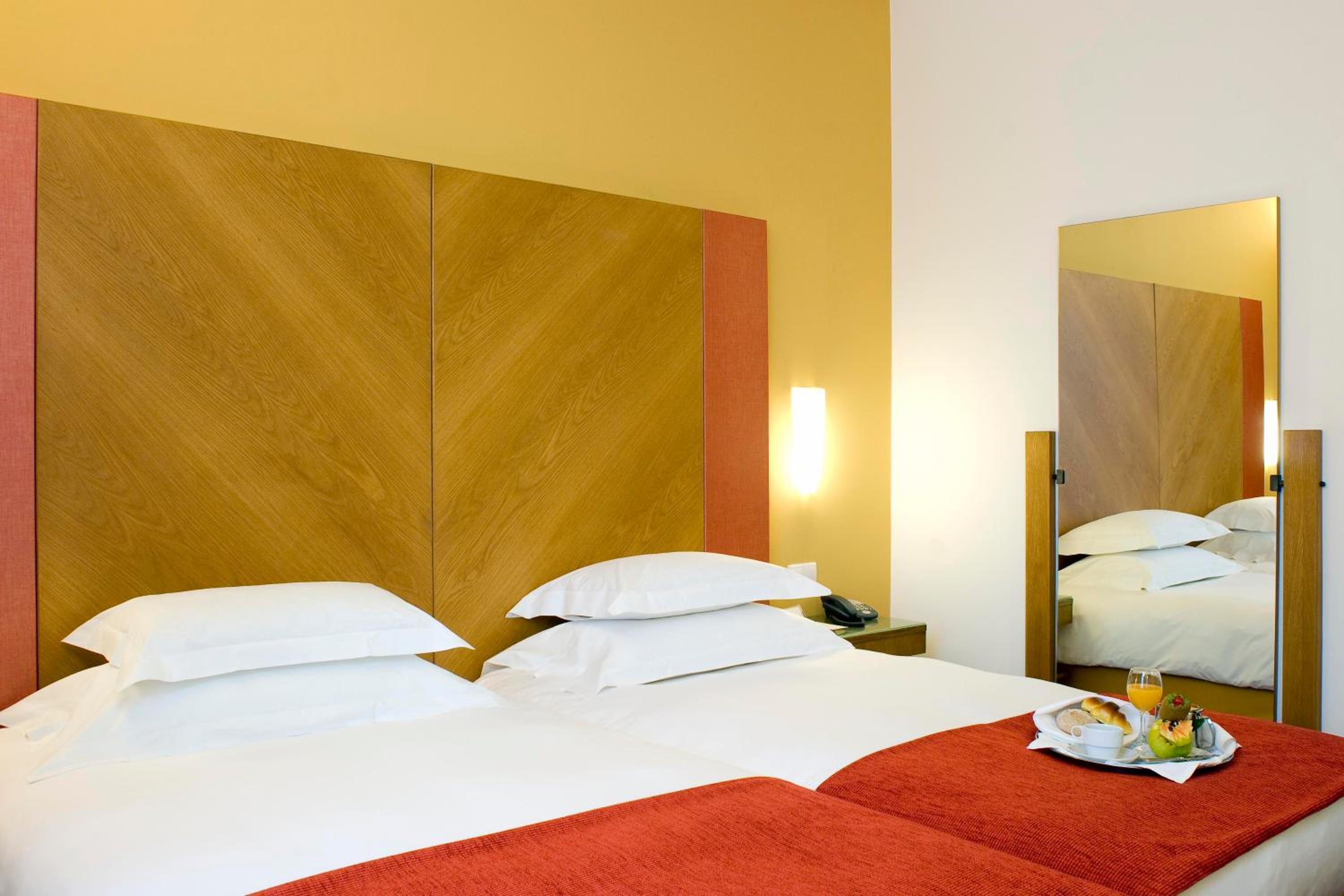 Twin Room - Photo 10