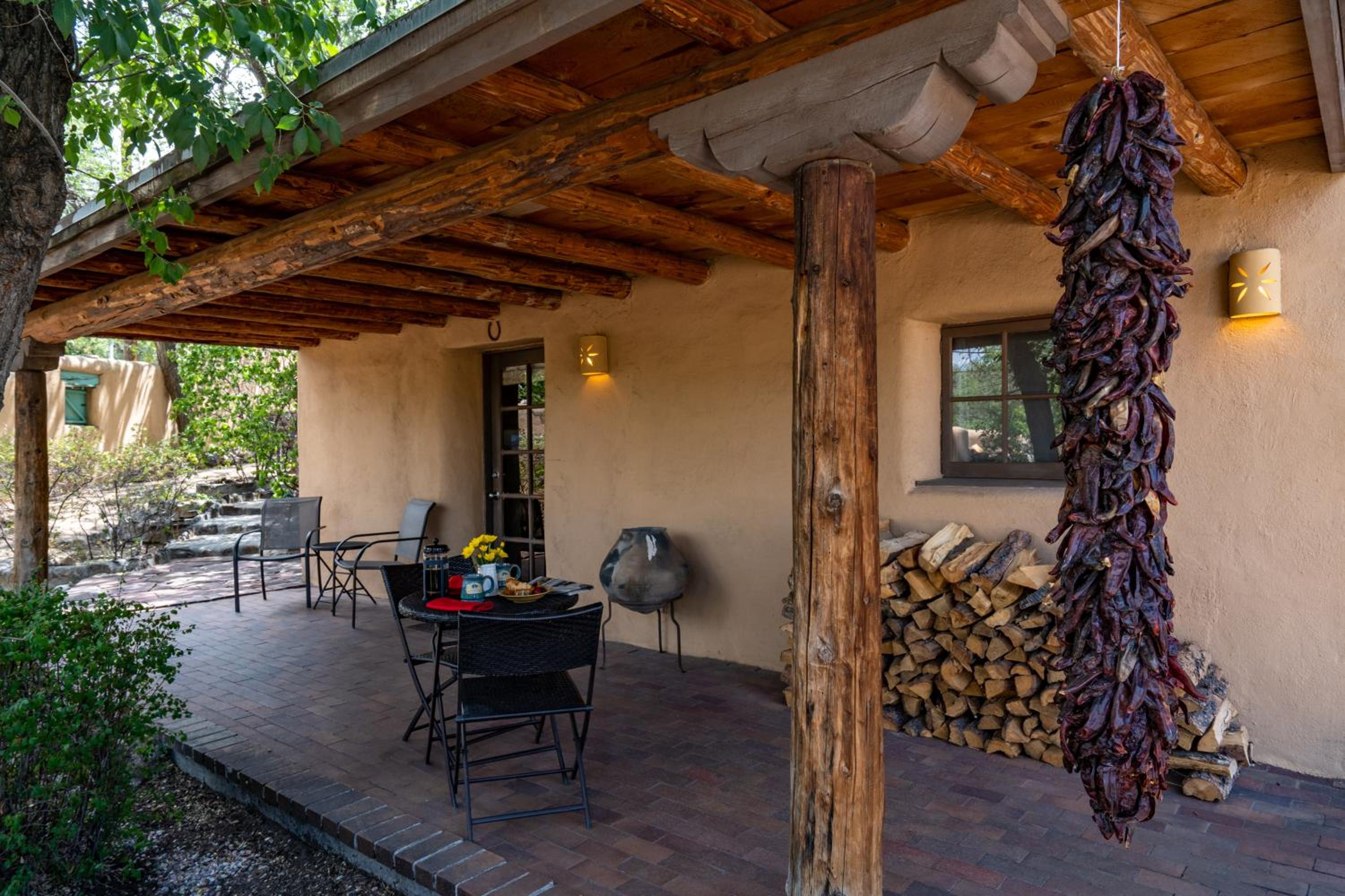 Inn of the Turquoise Bear, Billede 6