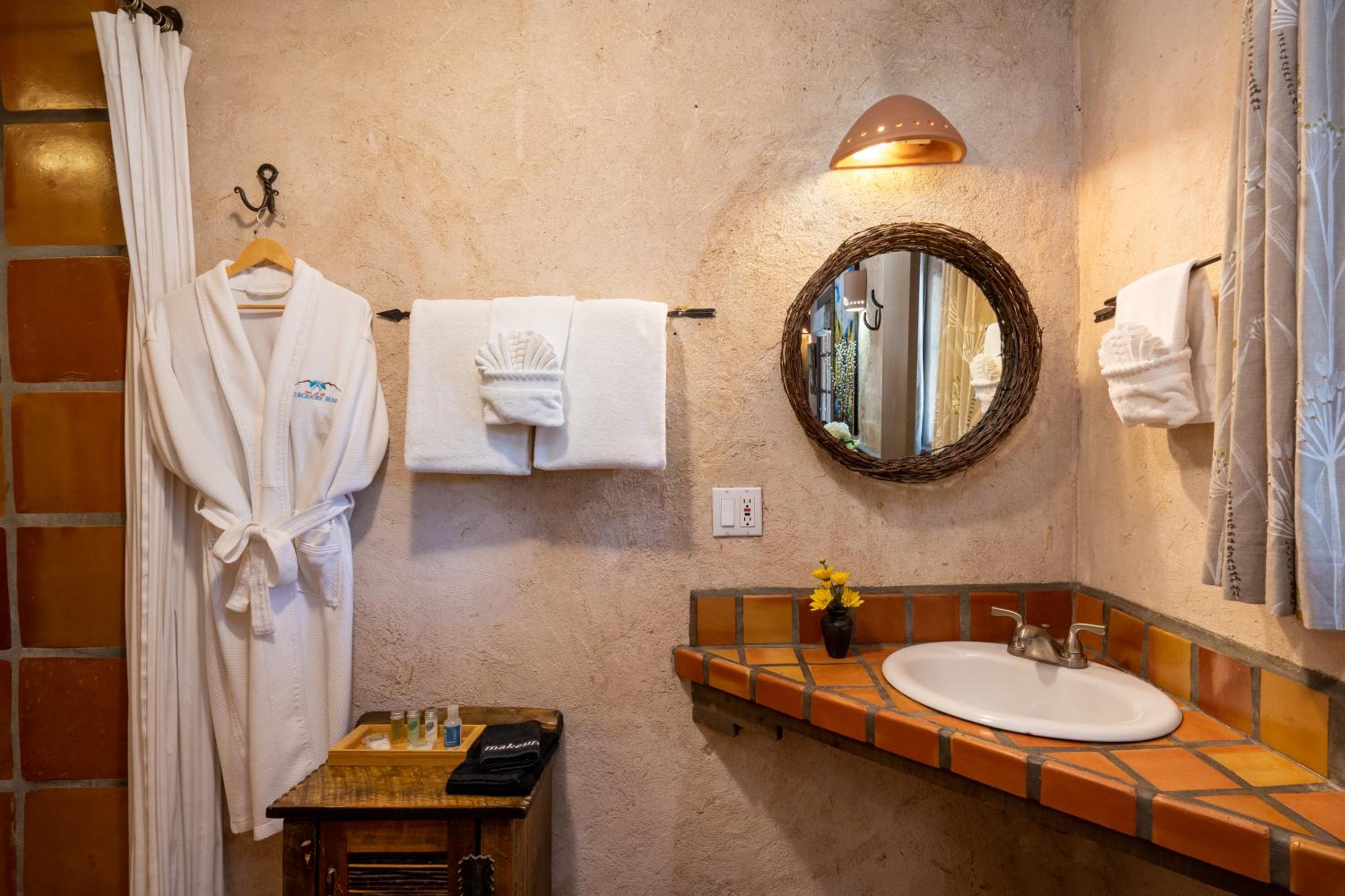 Inn of the Turquoise Bear, Billede 5