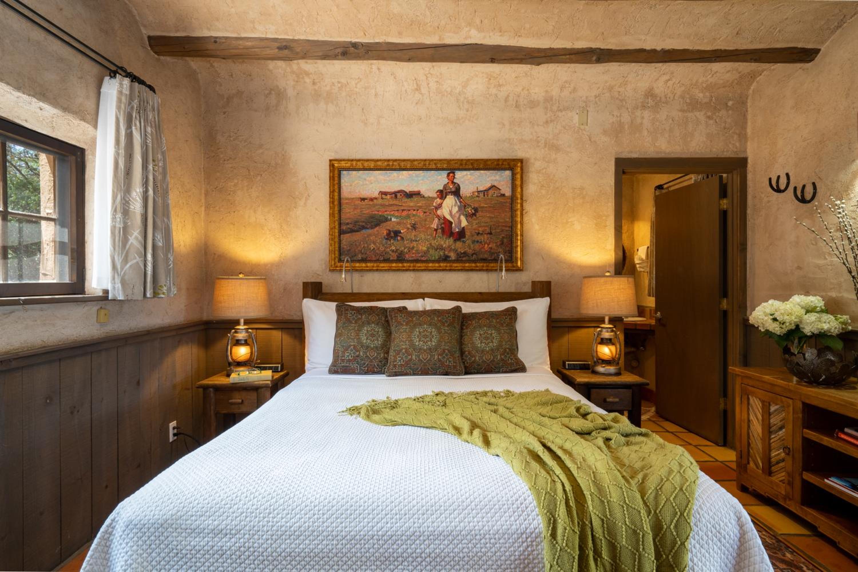 Inn of the Turquoise Bear, Billede 3