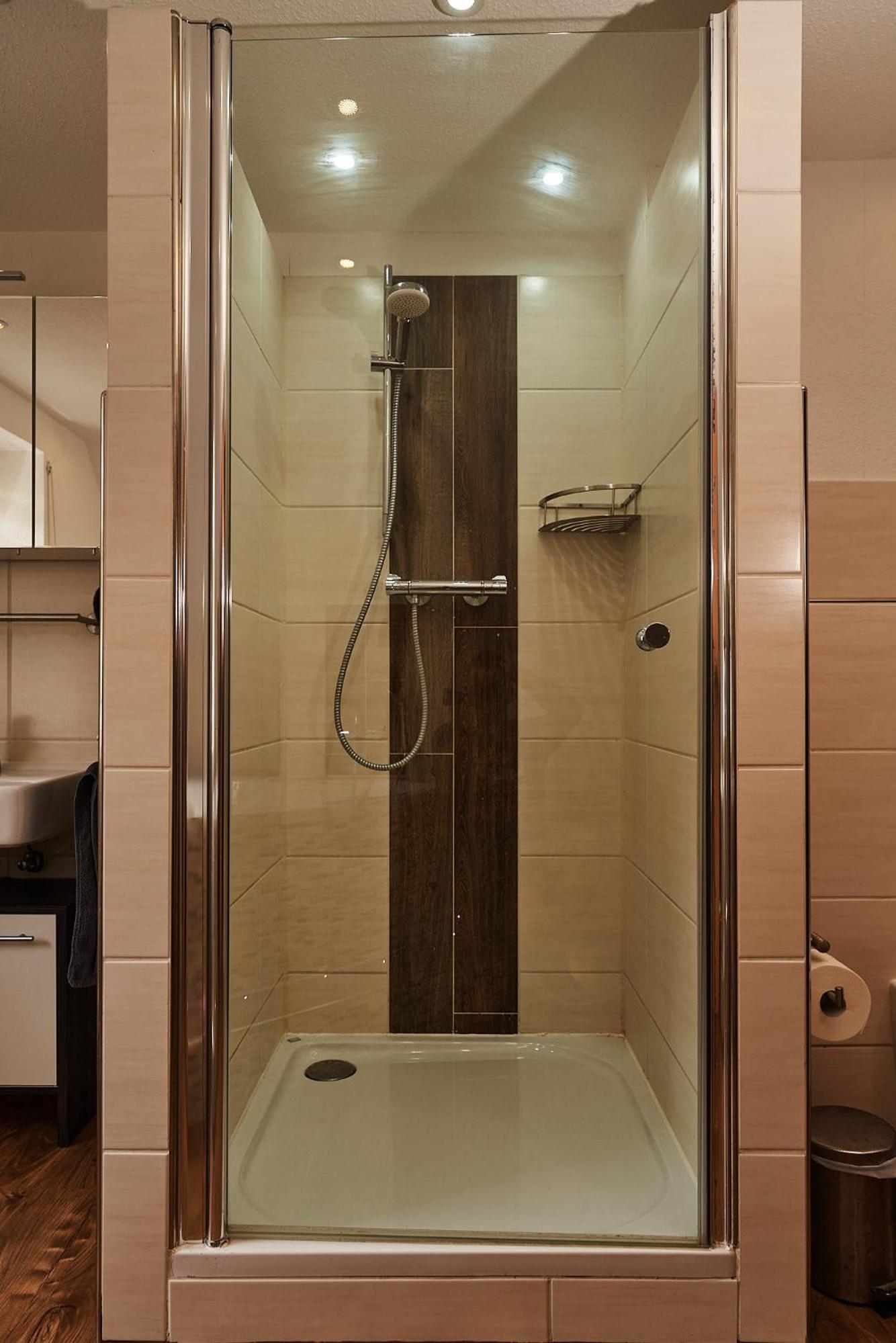Double Room With Private Bathroom - Photo 23