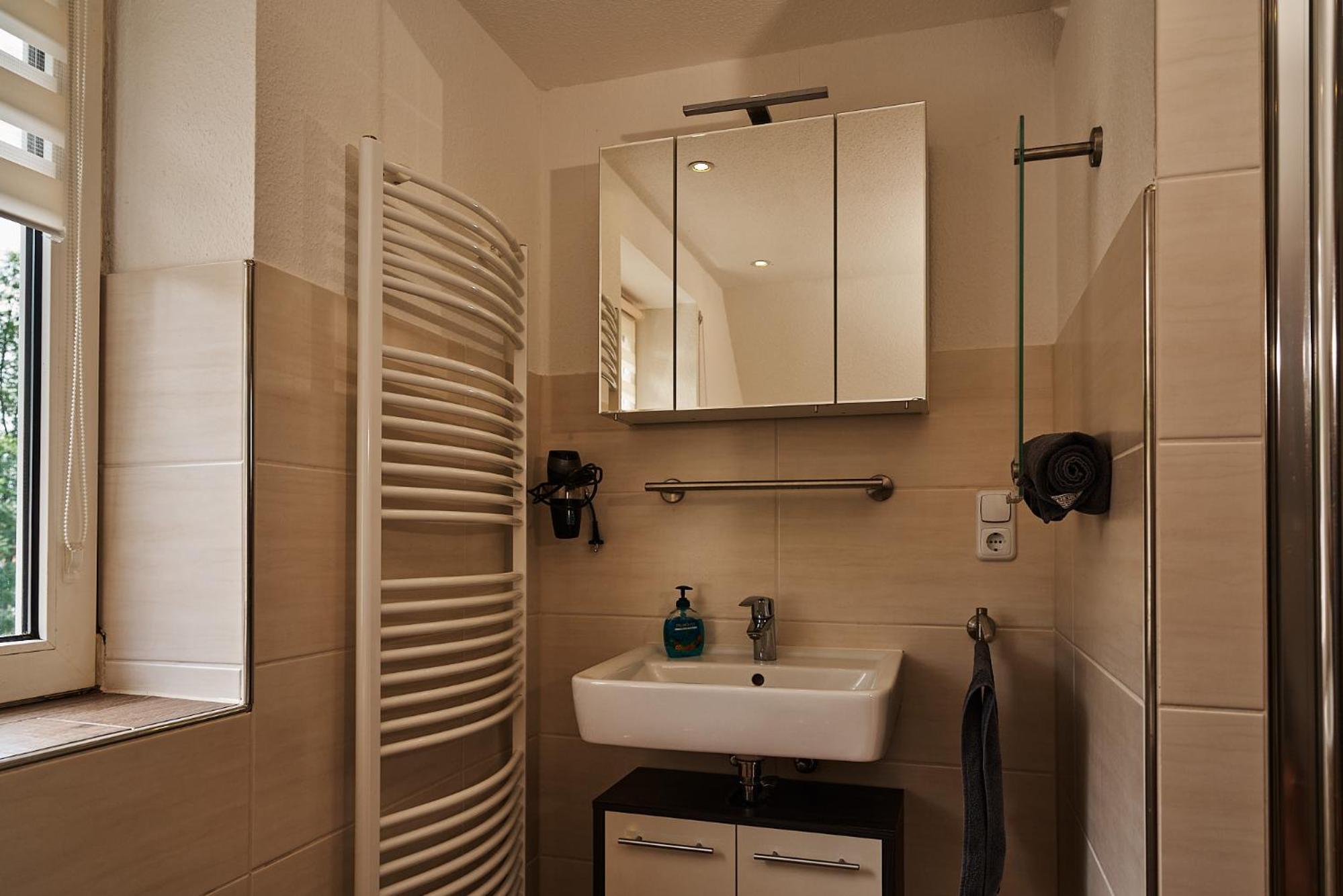 Double Room With Private Bathroom - Photo 20