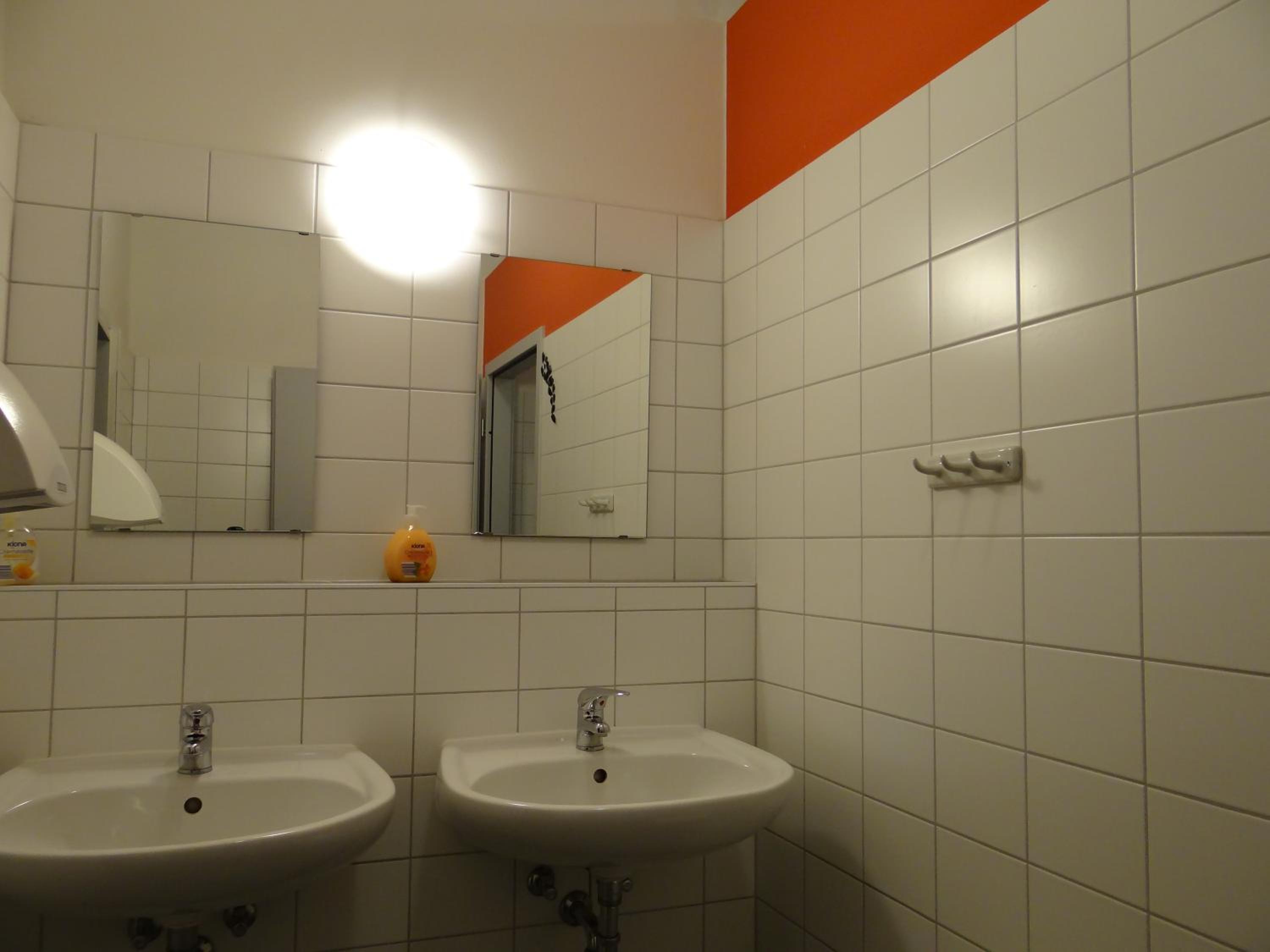 Twin Room with Shared Bathroom photo 2