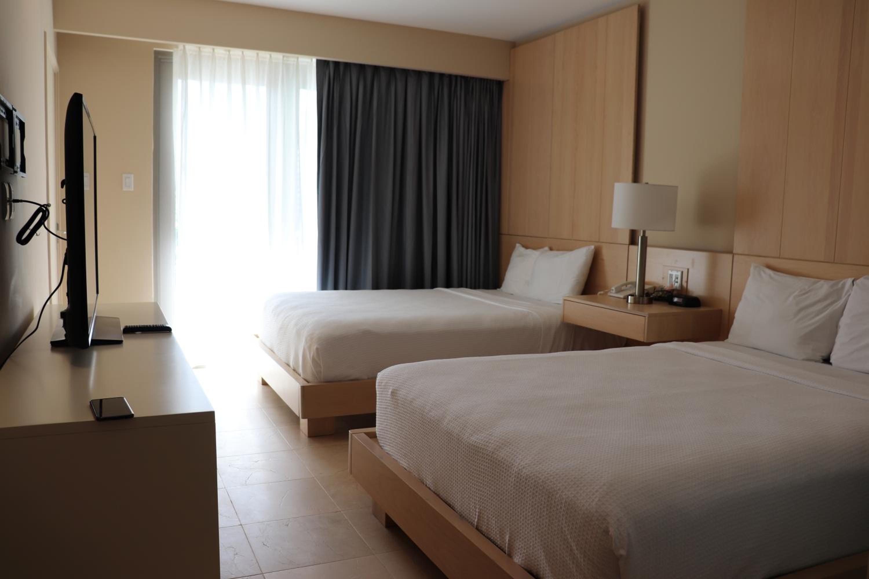 Superior Junior Pool View Room