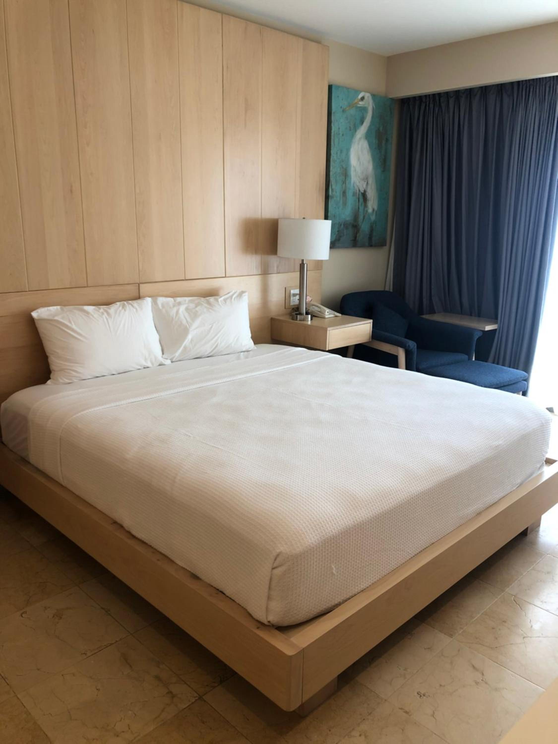 Standard Royal Pool View Room