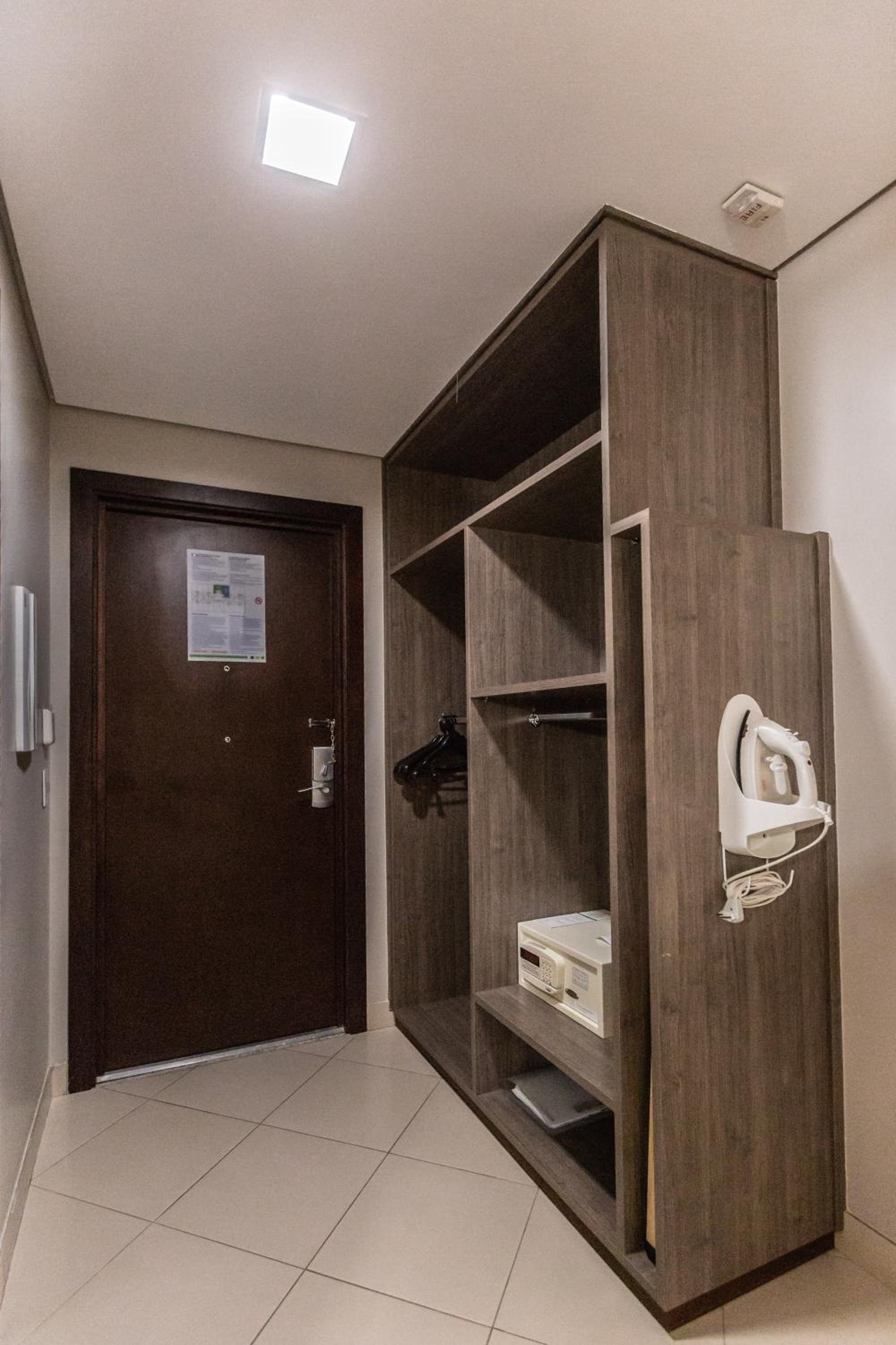 King Room - Disability Access/Non-Smoking photo 3