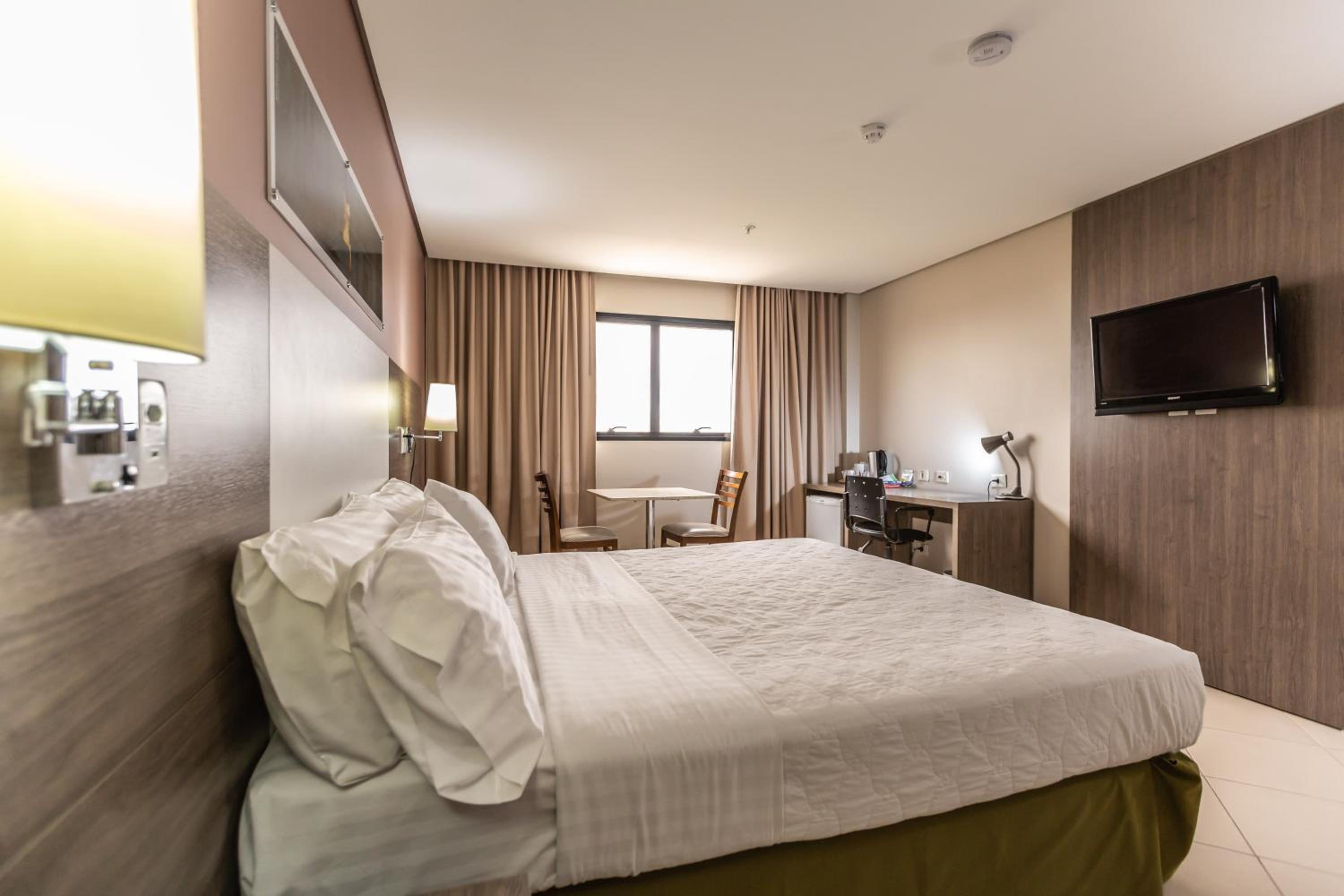 Deluxe King Room photo 3