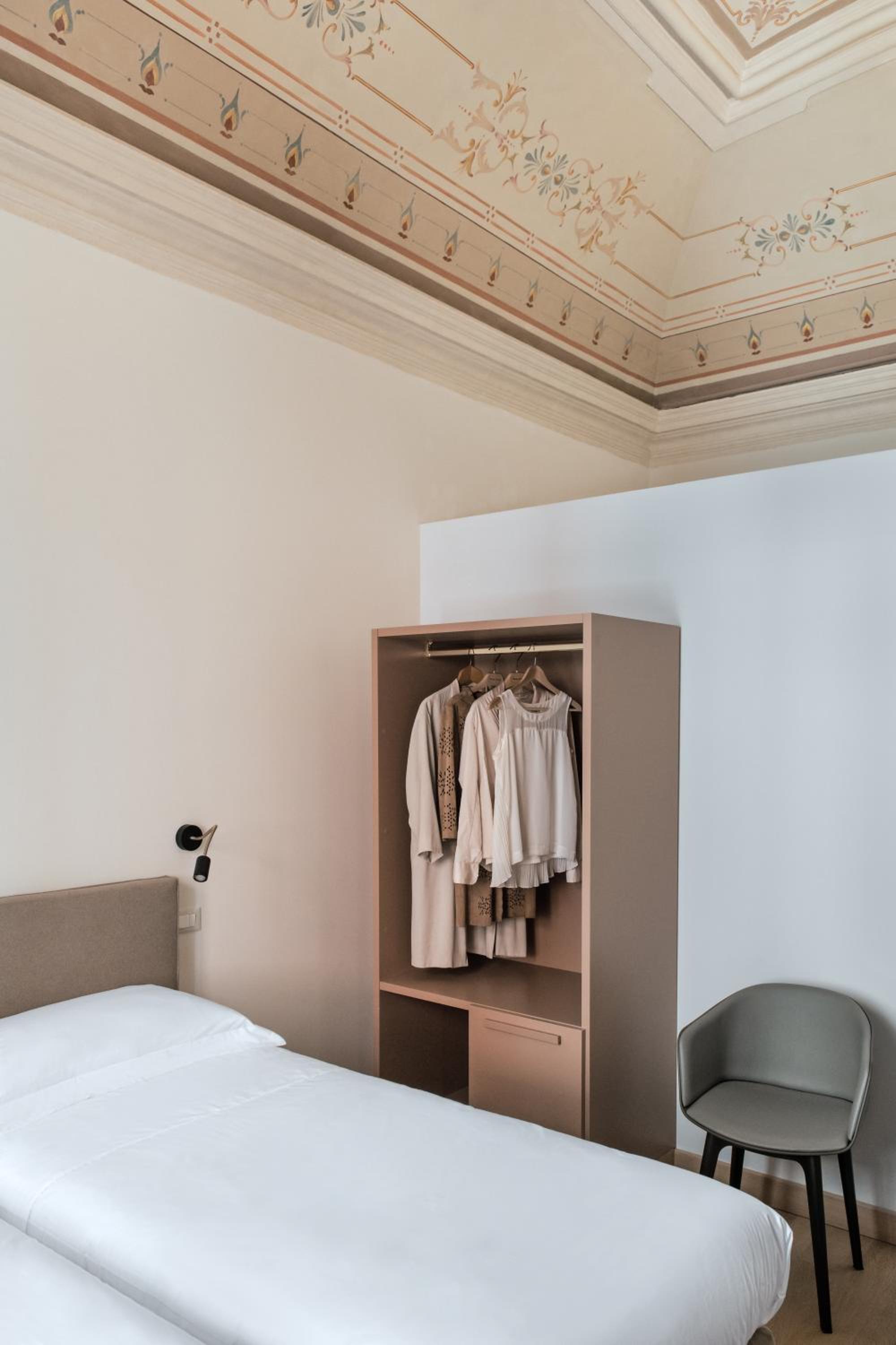 Deluxe Suite - Photo 10