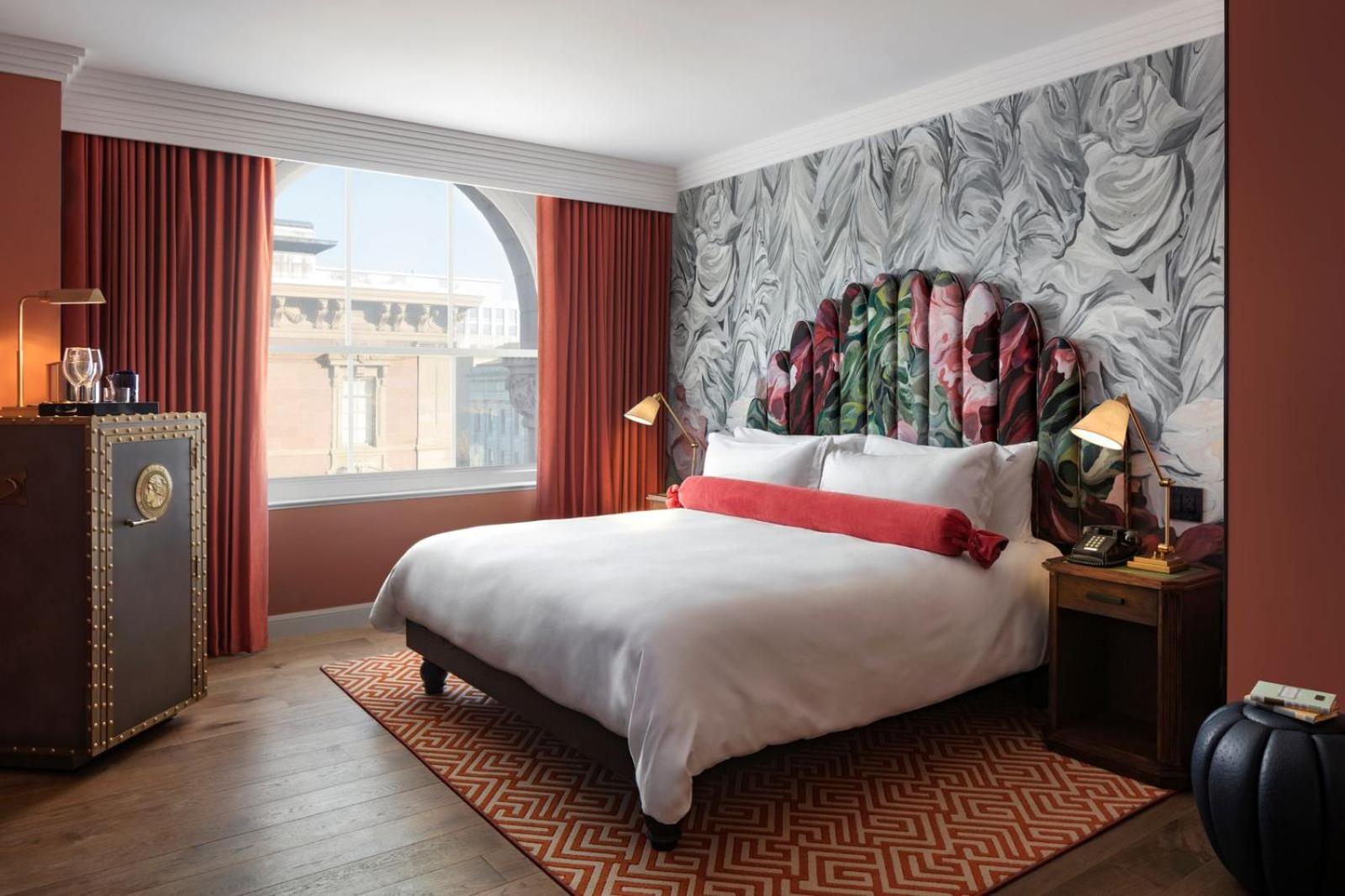 Superior King Room - Photo 5