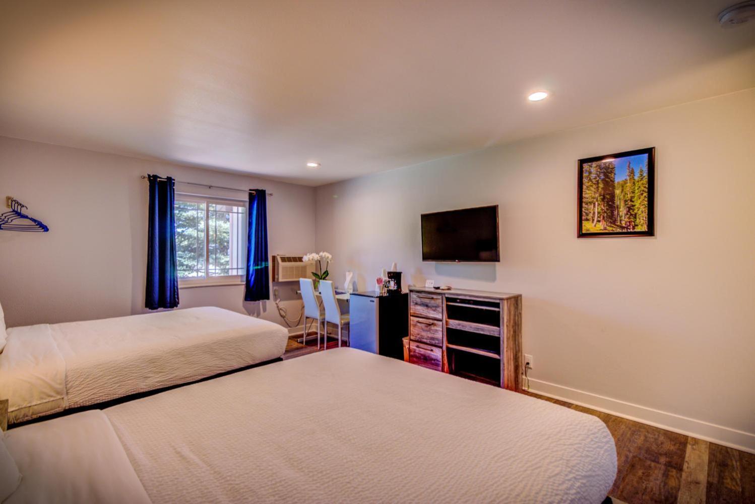 Superior Queen Room with Two Queen Beds photo 1
