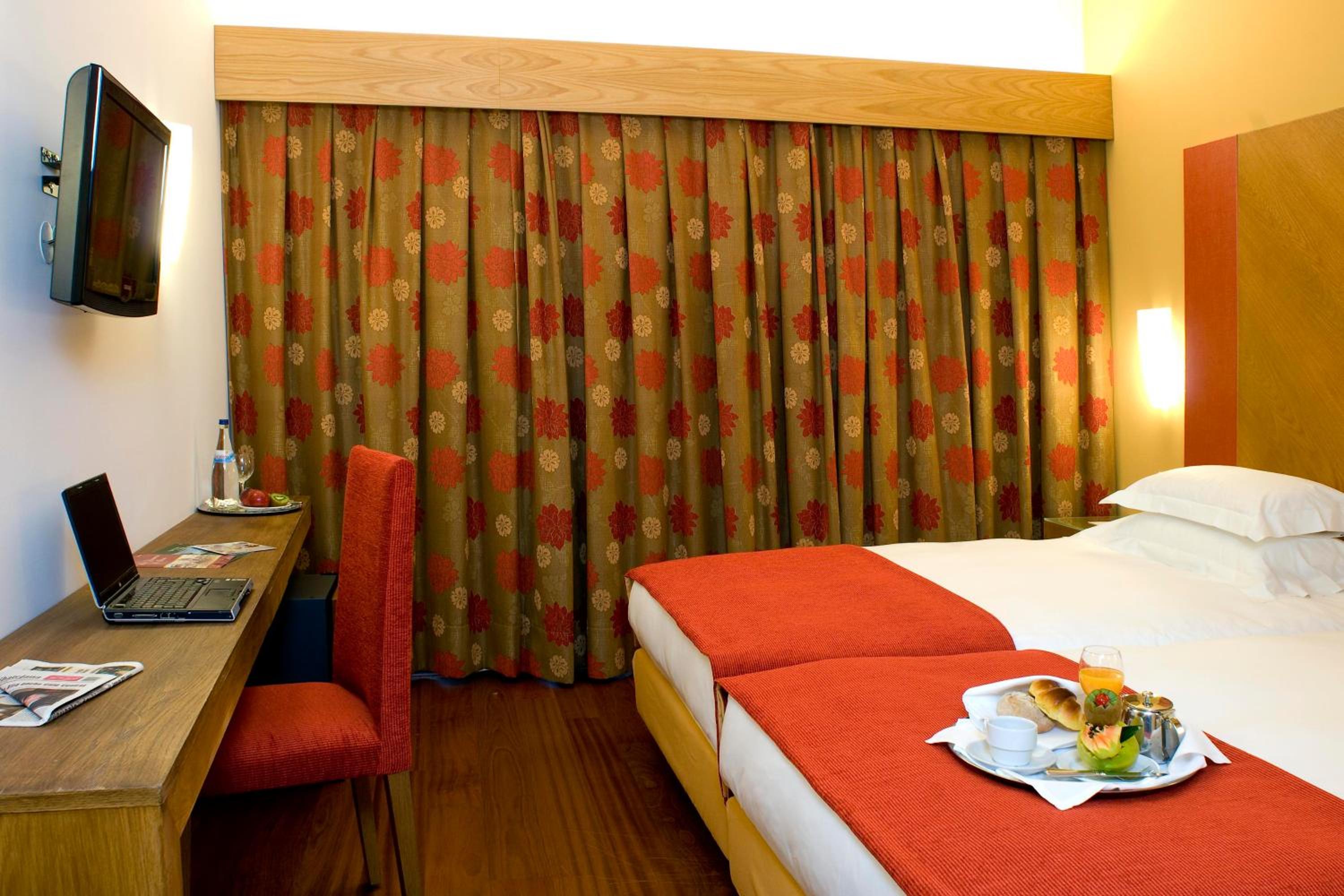 Twin Room - Photo 13