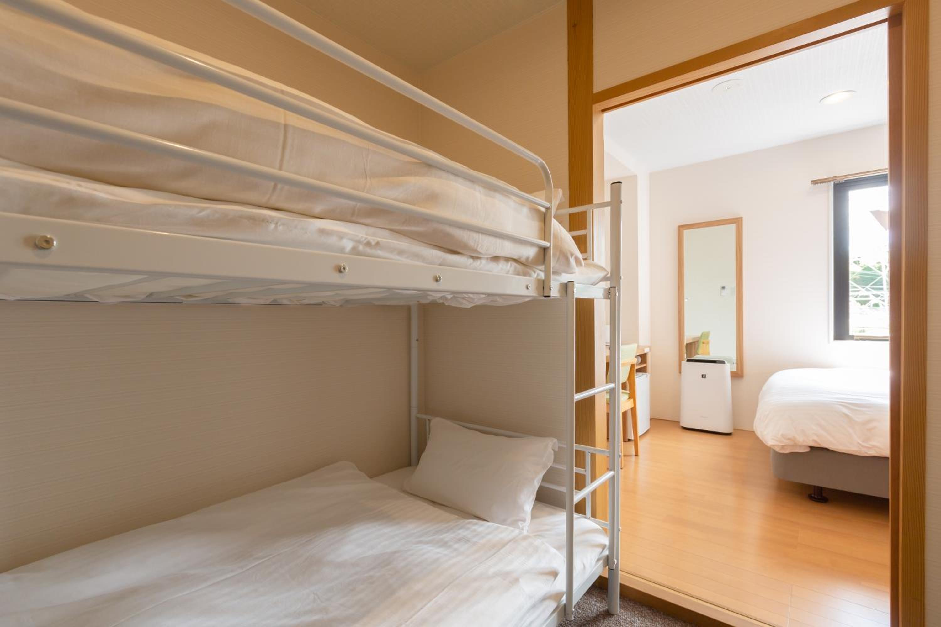 Large Double Room with Bunk Bed - Photo 11