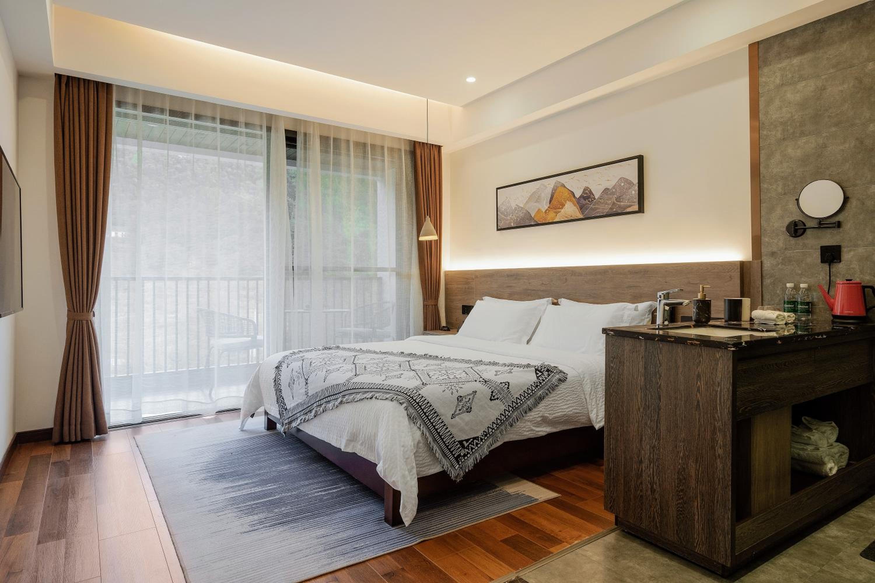 Whispering Mountain - Double Room with Mountain View
