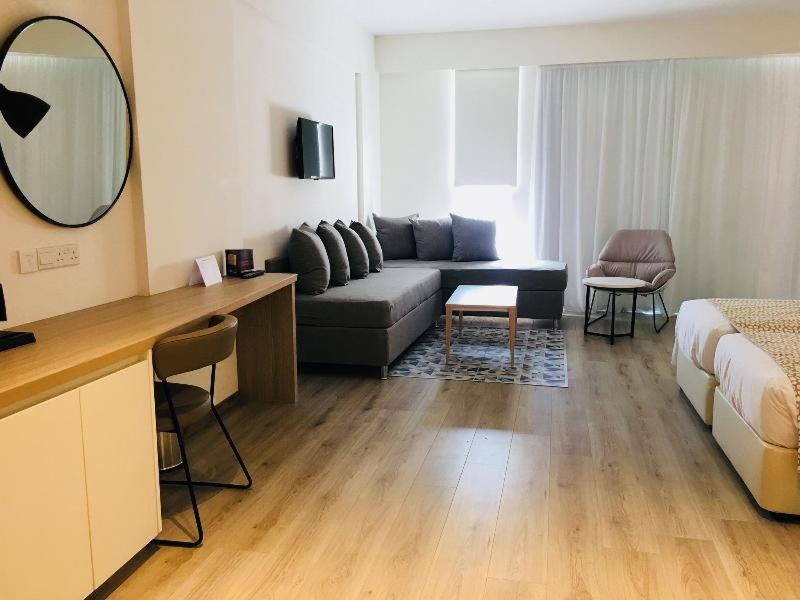 Junior Suite Sea View and Open Plan Whirlpool